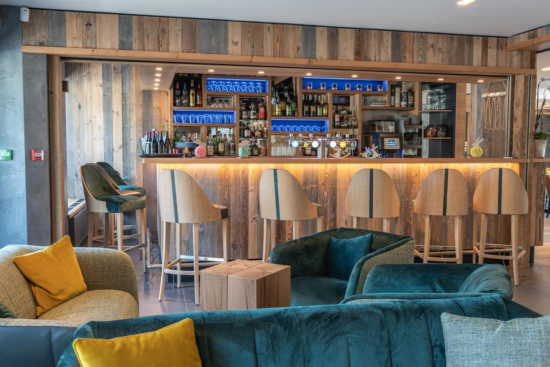bar