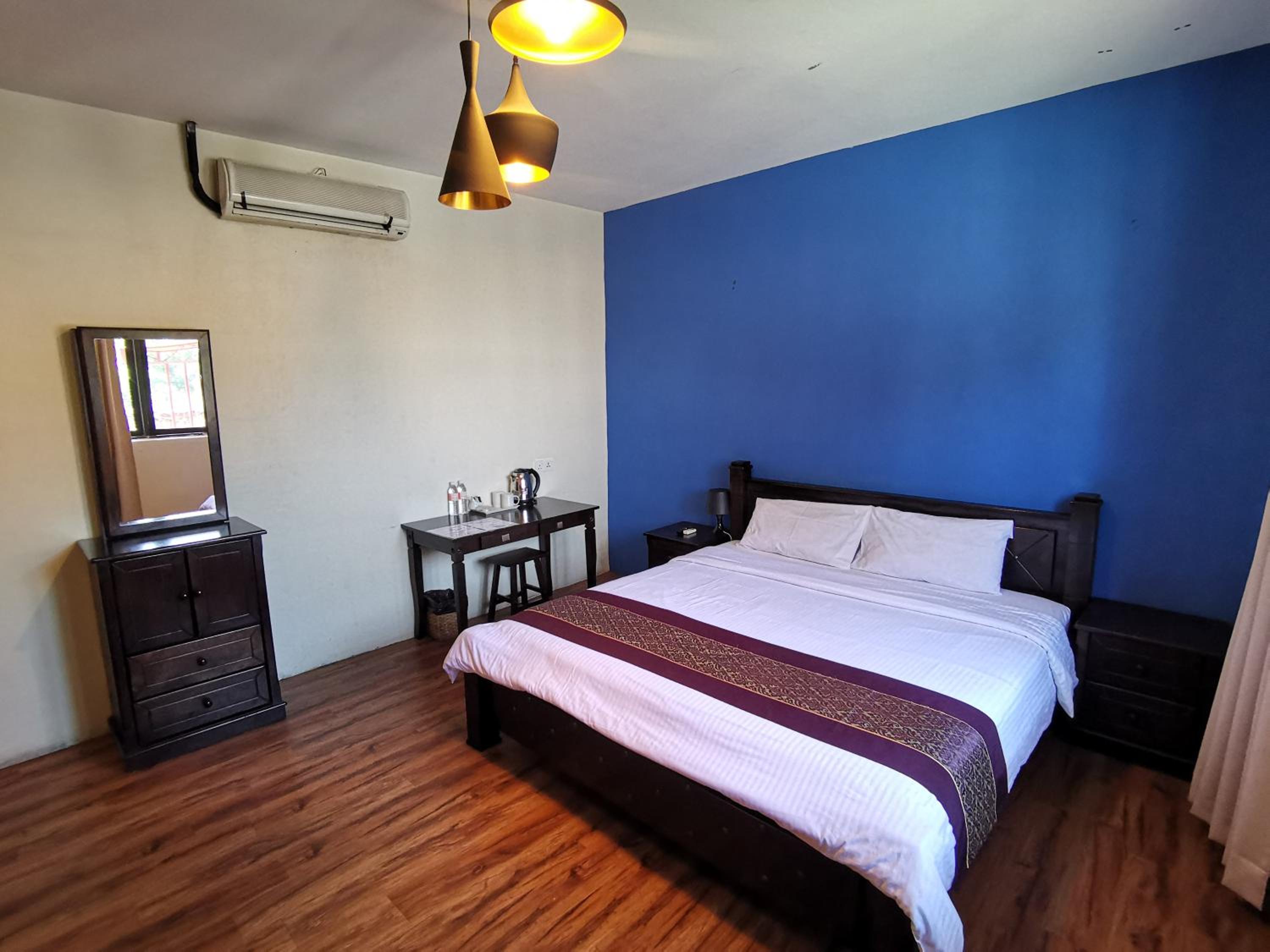 8 Boutique By The Sea