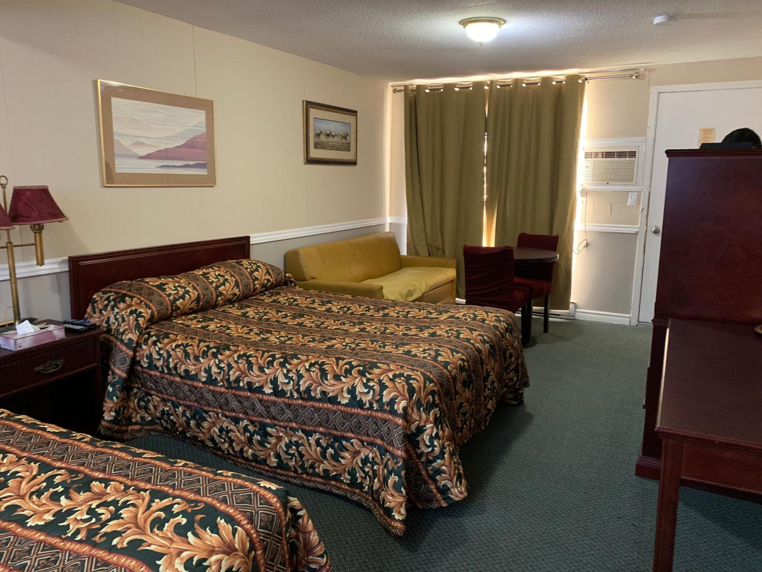 Twin Oaks Motel
