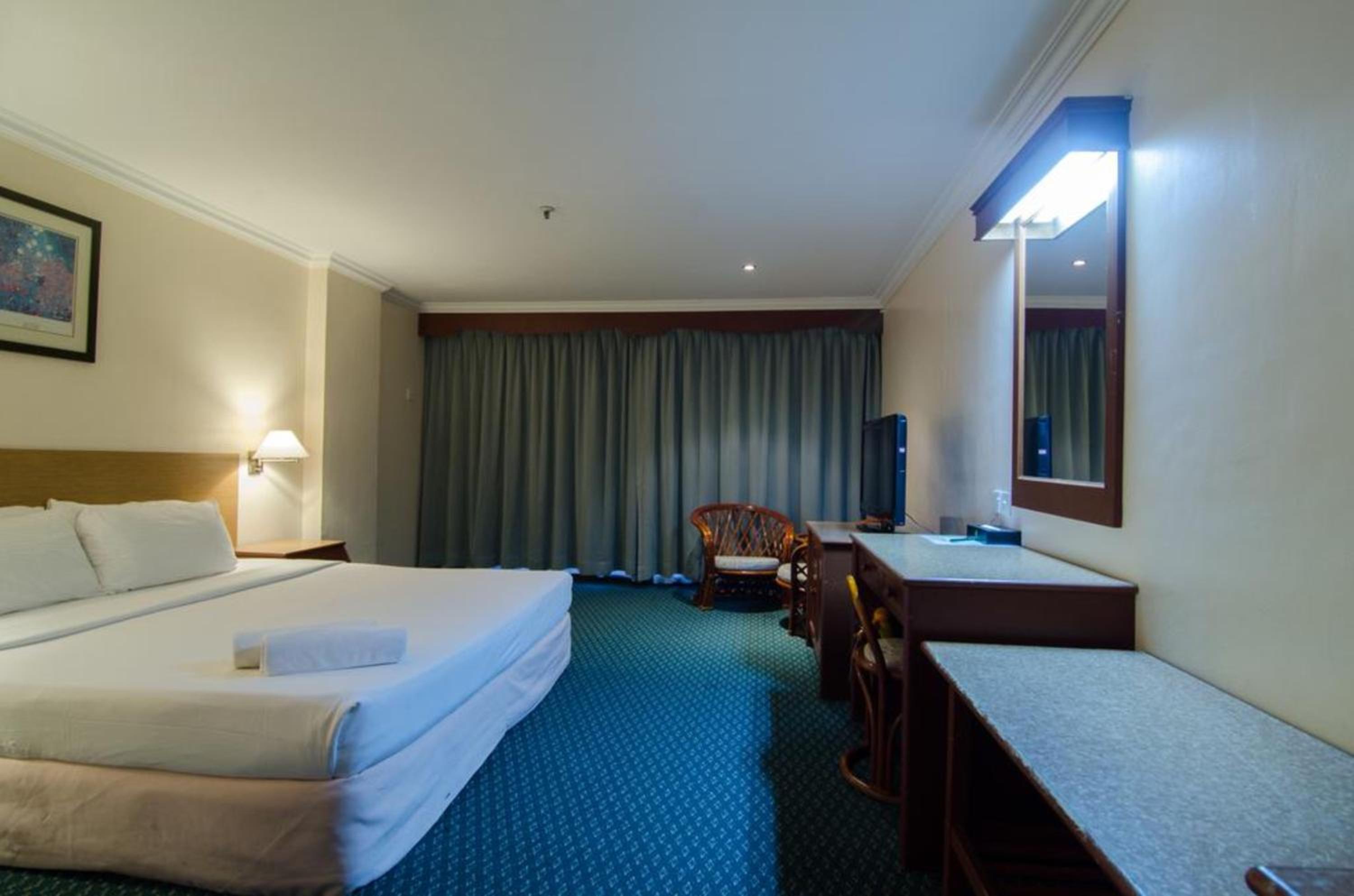 Coral Bay Resort