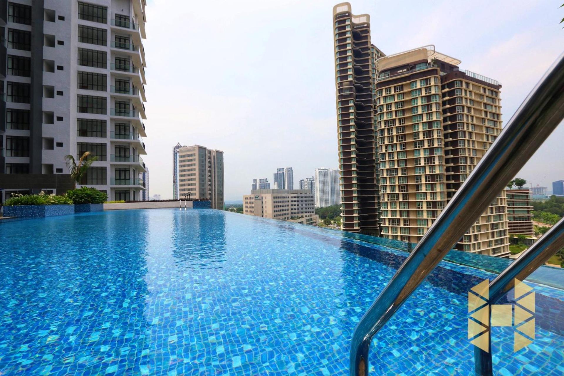 D'Pristine Medini by Stayrene