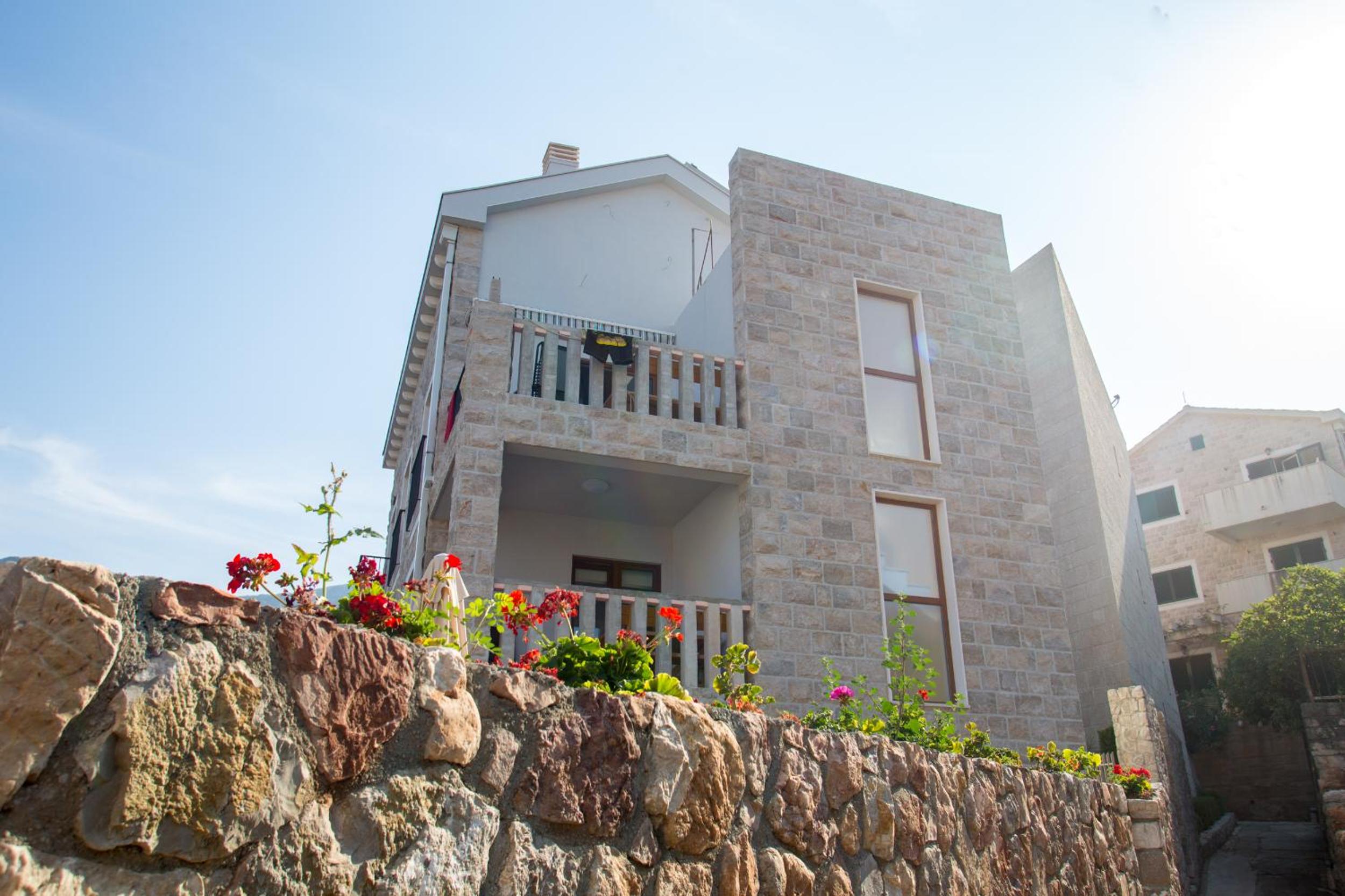 Mima Apartments