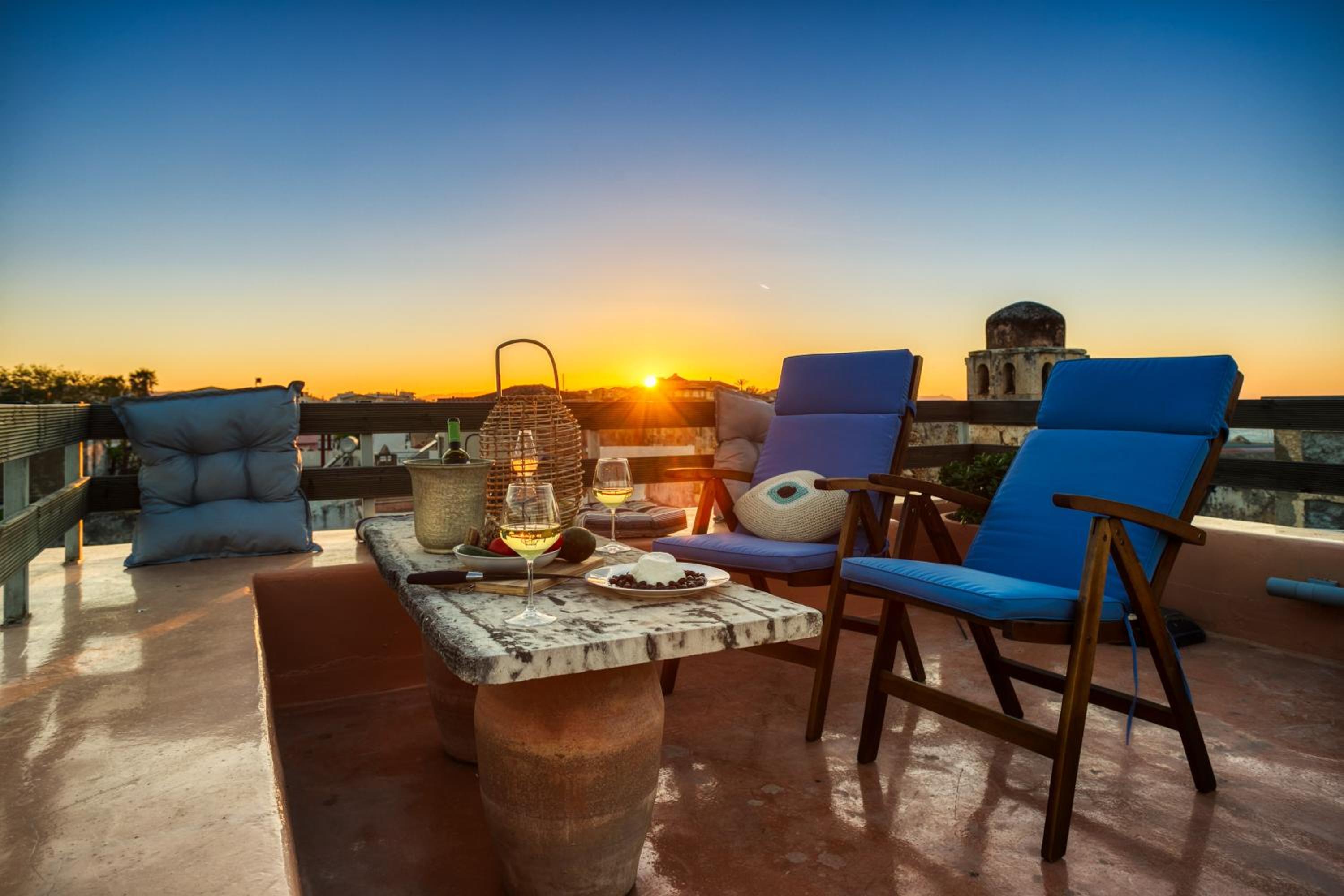 La Barchetta Old Town Home with Seaview
