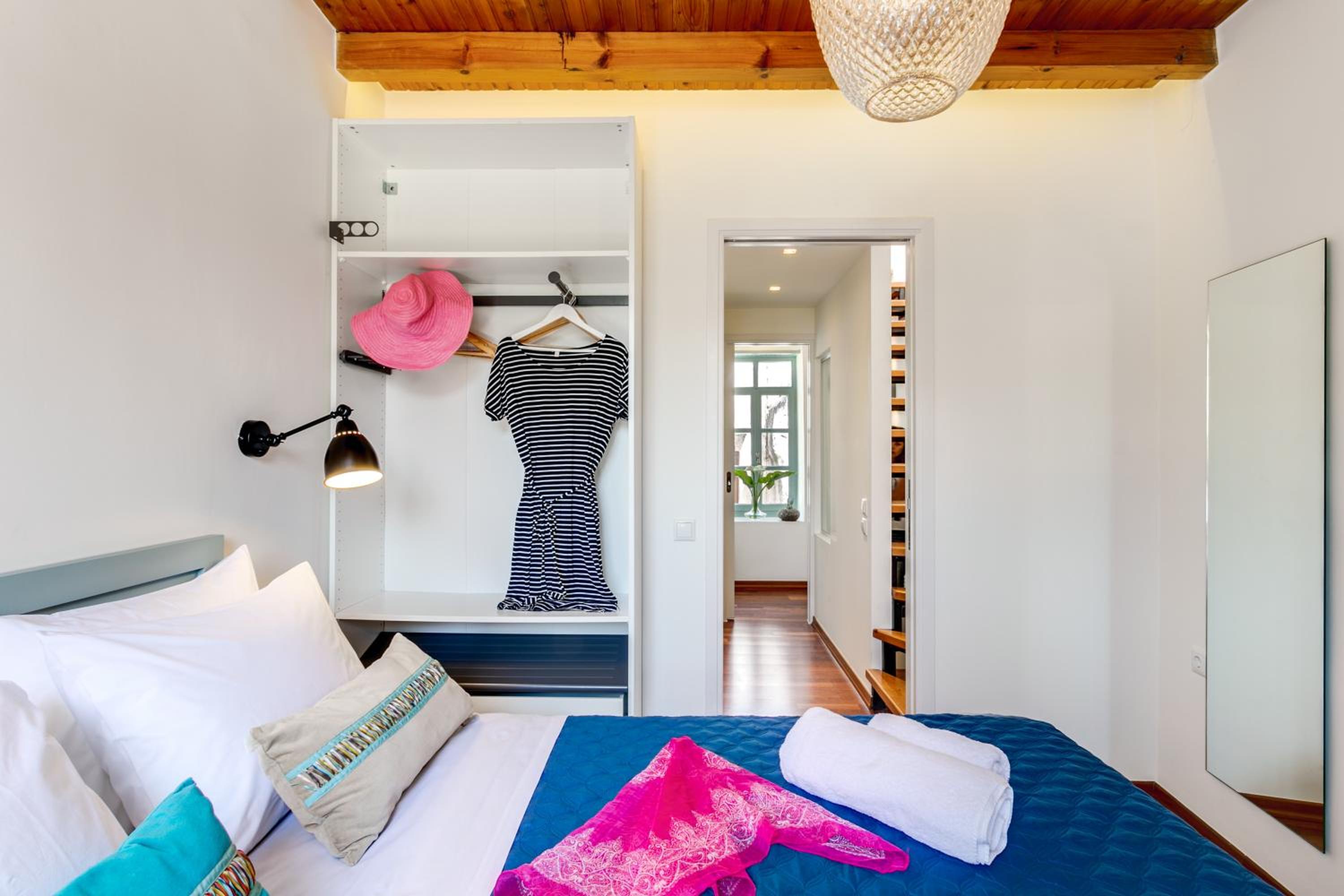 La Barchetta Old Town Home with Seaview