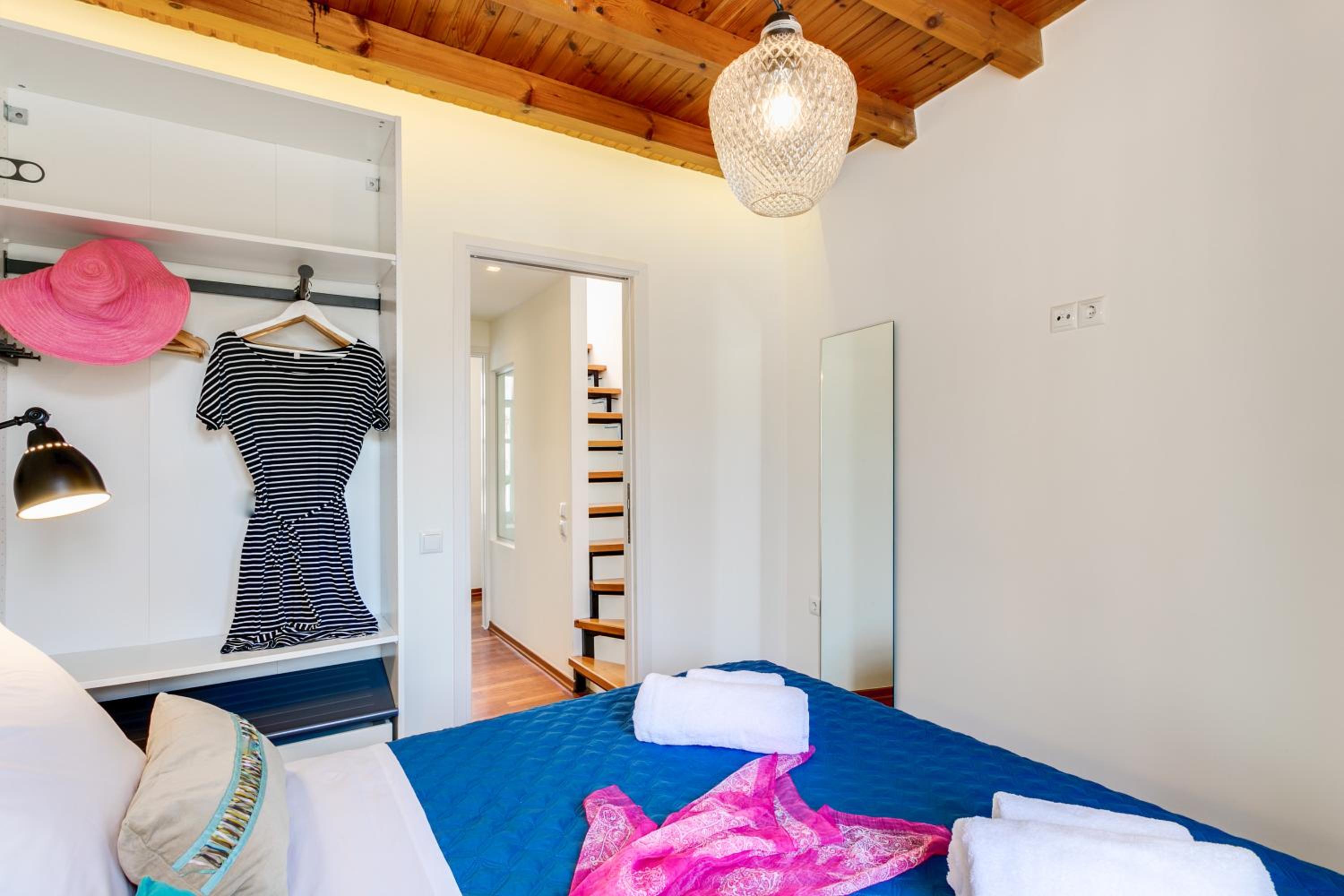 La Barchetta Old Town Home with Seaview