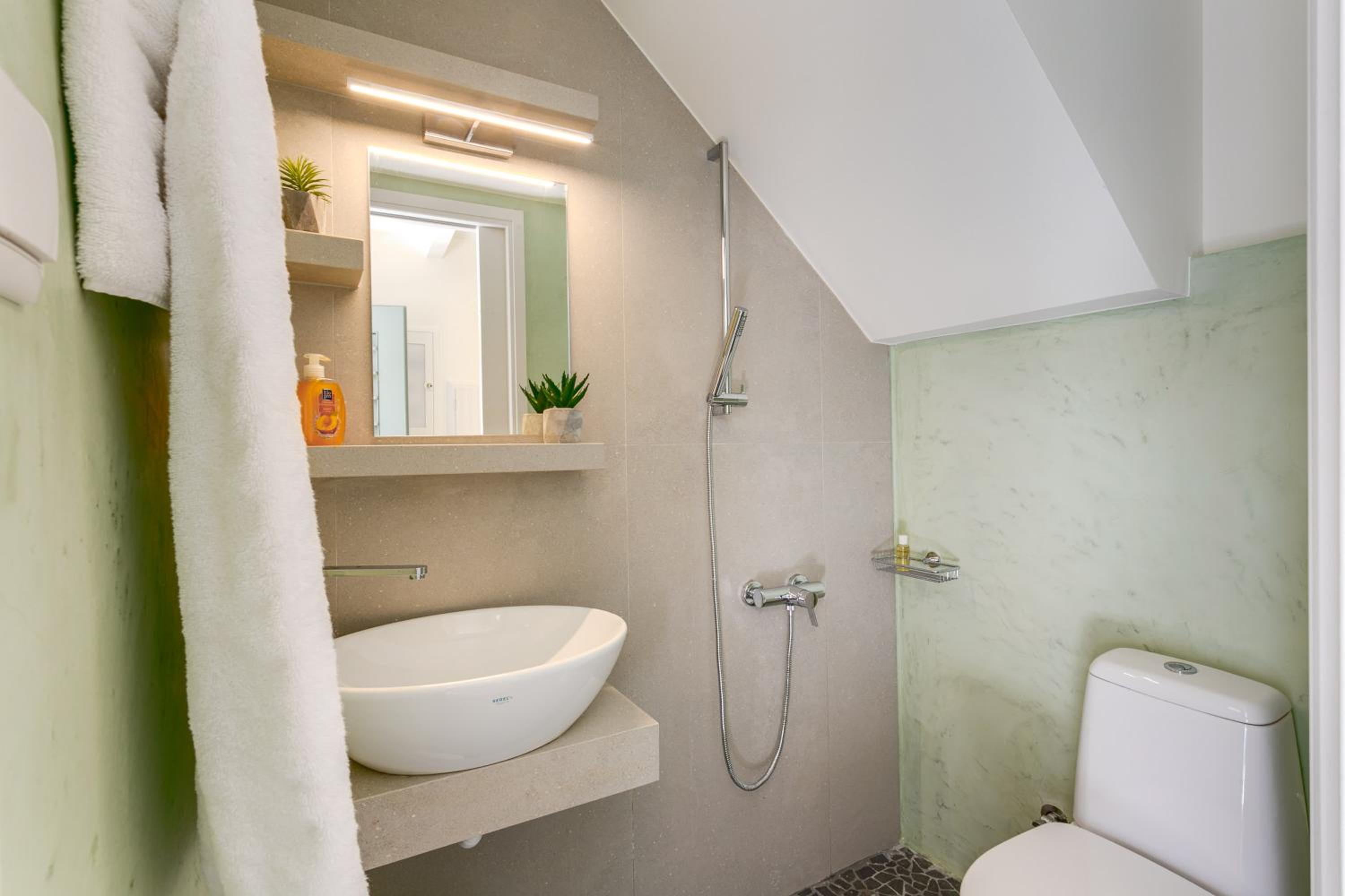 La Barchetta Old Town Home with Seaview