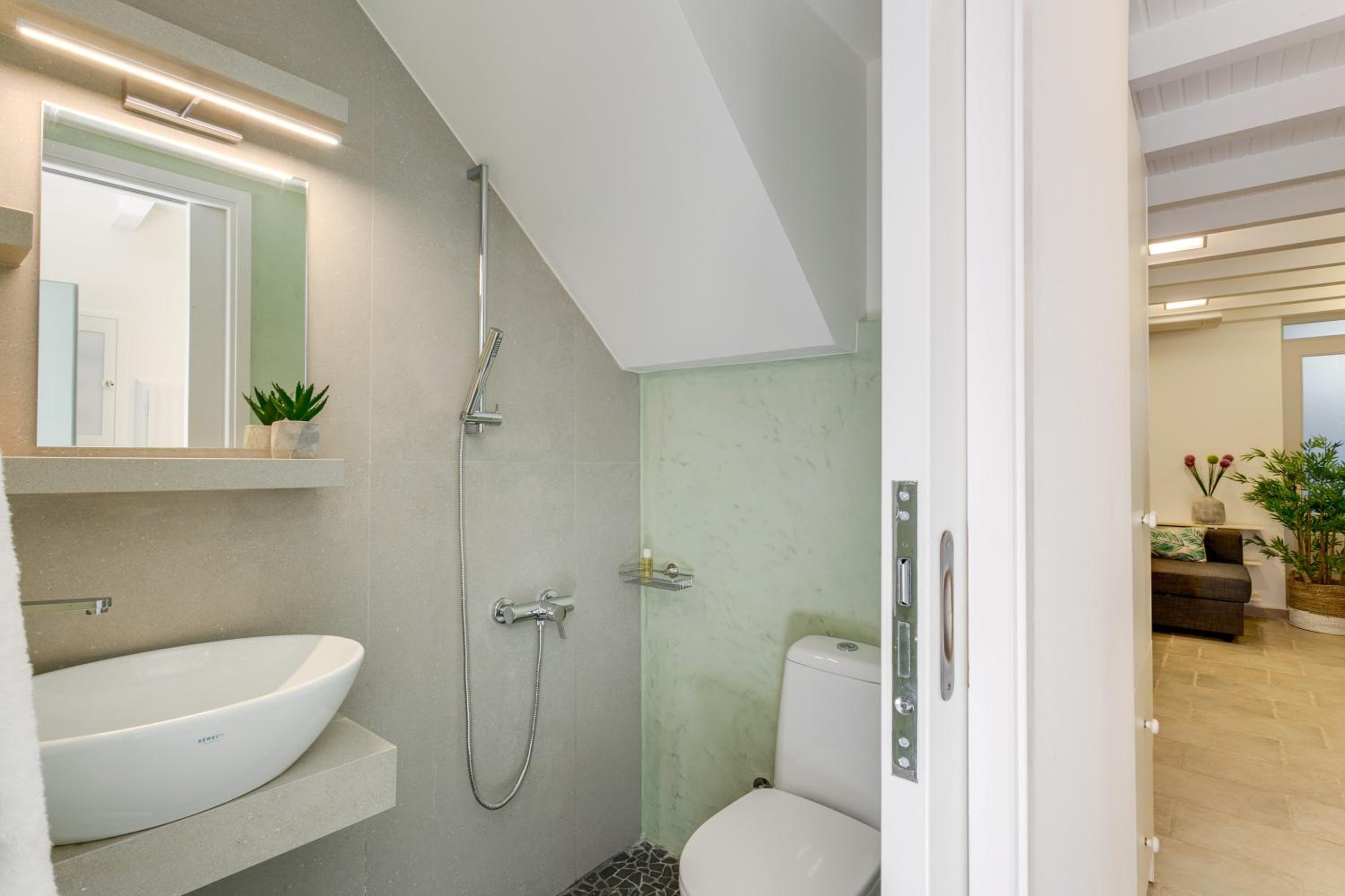 La Barchetta Old Town Home with Seaview