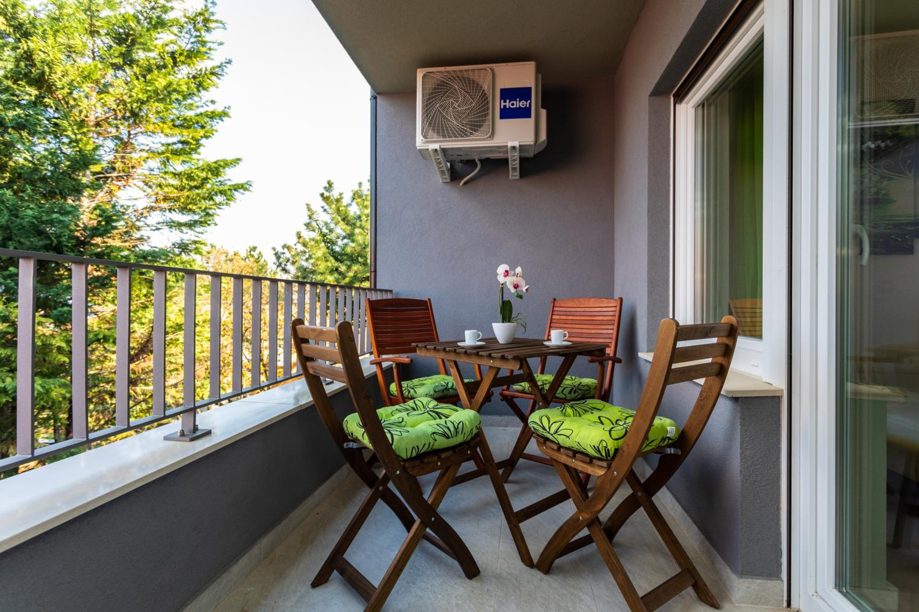 Apartments Vugrinec with Terrace view 3