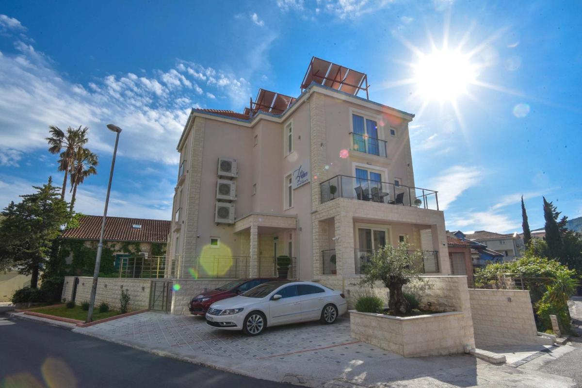 Apartment L Palace view 2
