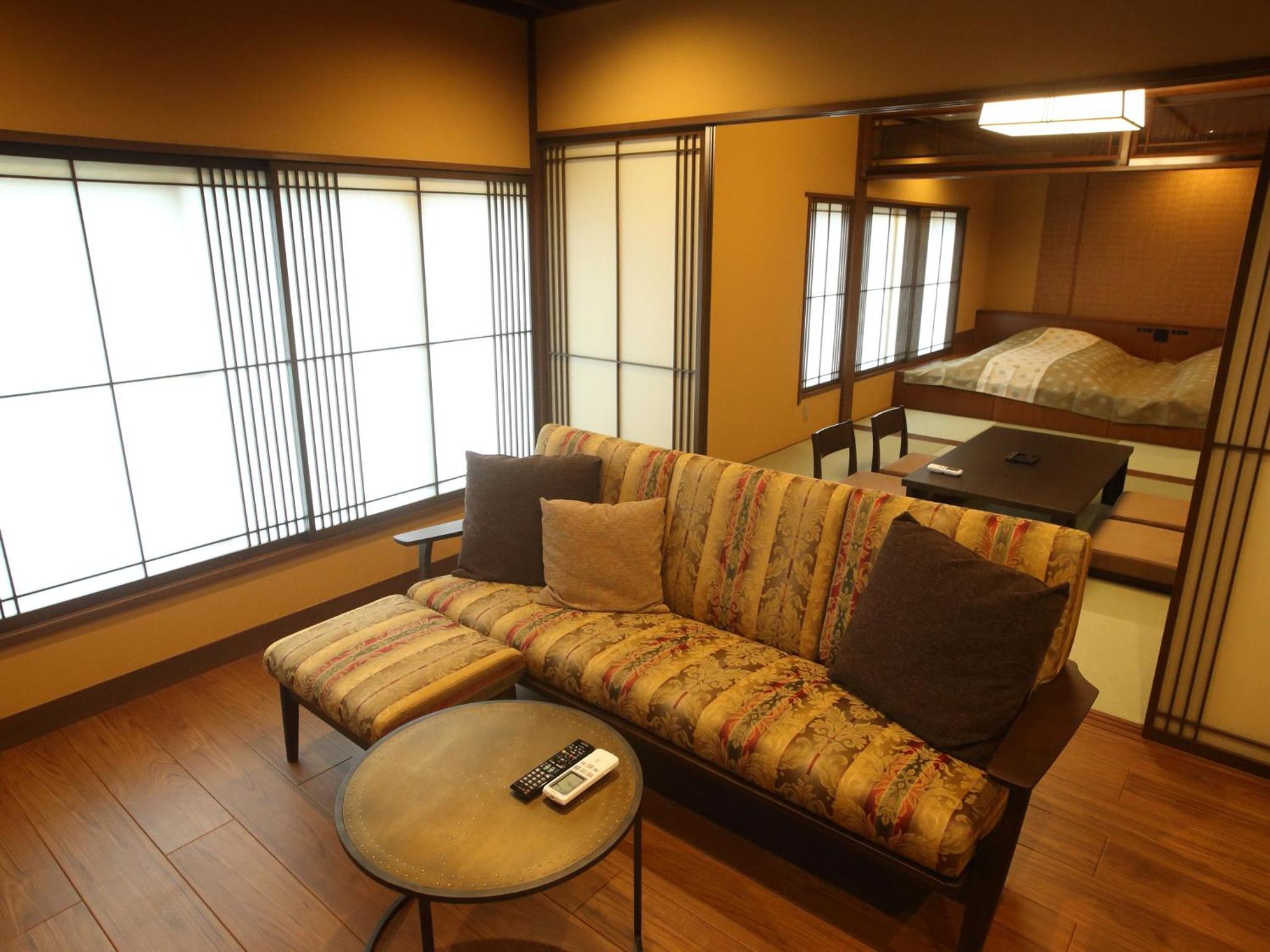 Kanazawa Yuwaku Onsen Kokarian