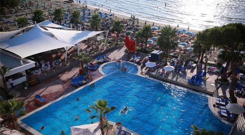 Mali i Robit Beachfront Apartment