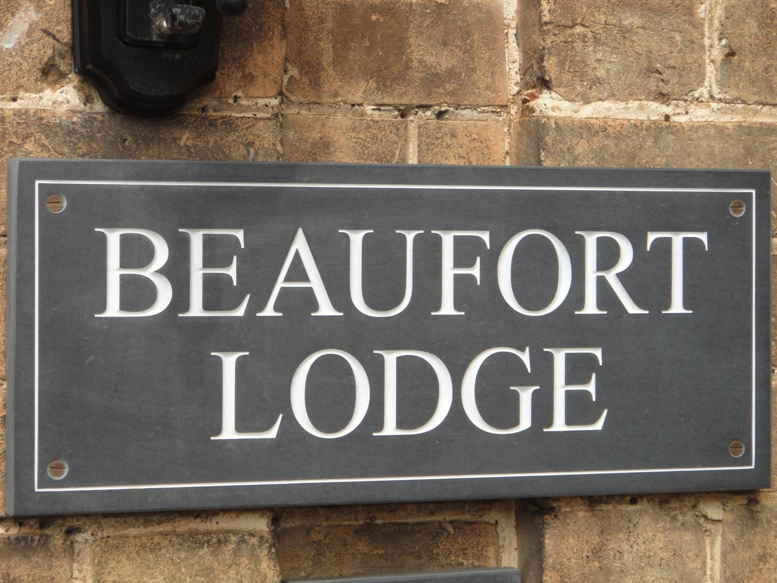 Beaufort Lodge - Central Location & Free Parking