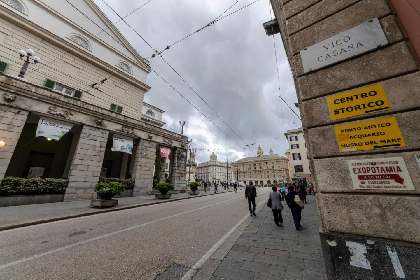 JOIVY Elegant Flat for 7, in the heart of Genoa view 4