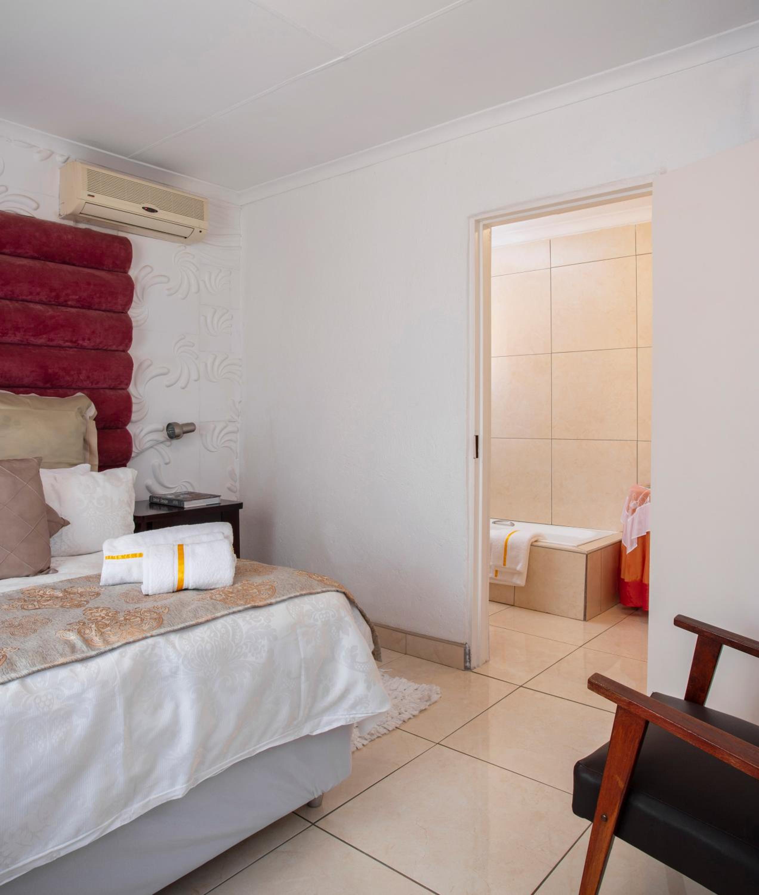 SelaMod Village Guest House