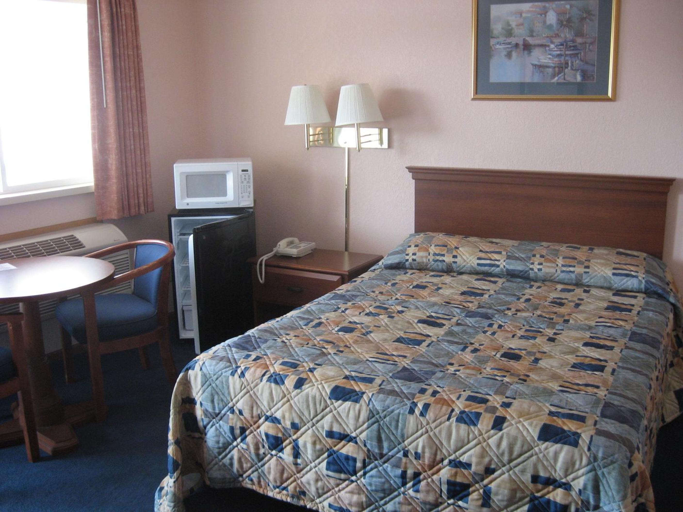 Mackinaw Budget Inn view 5