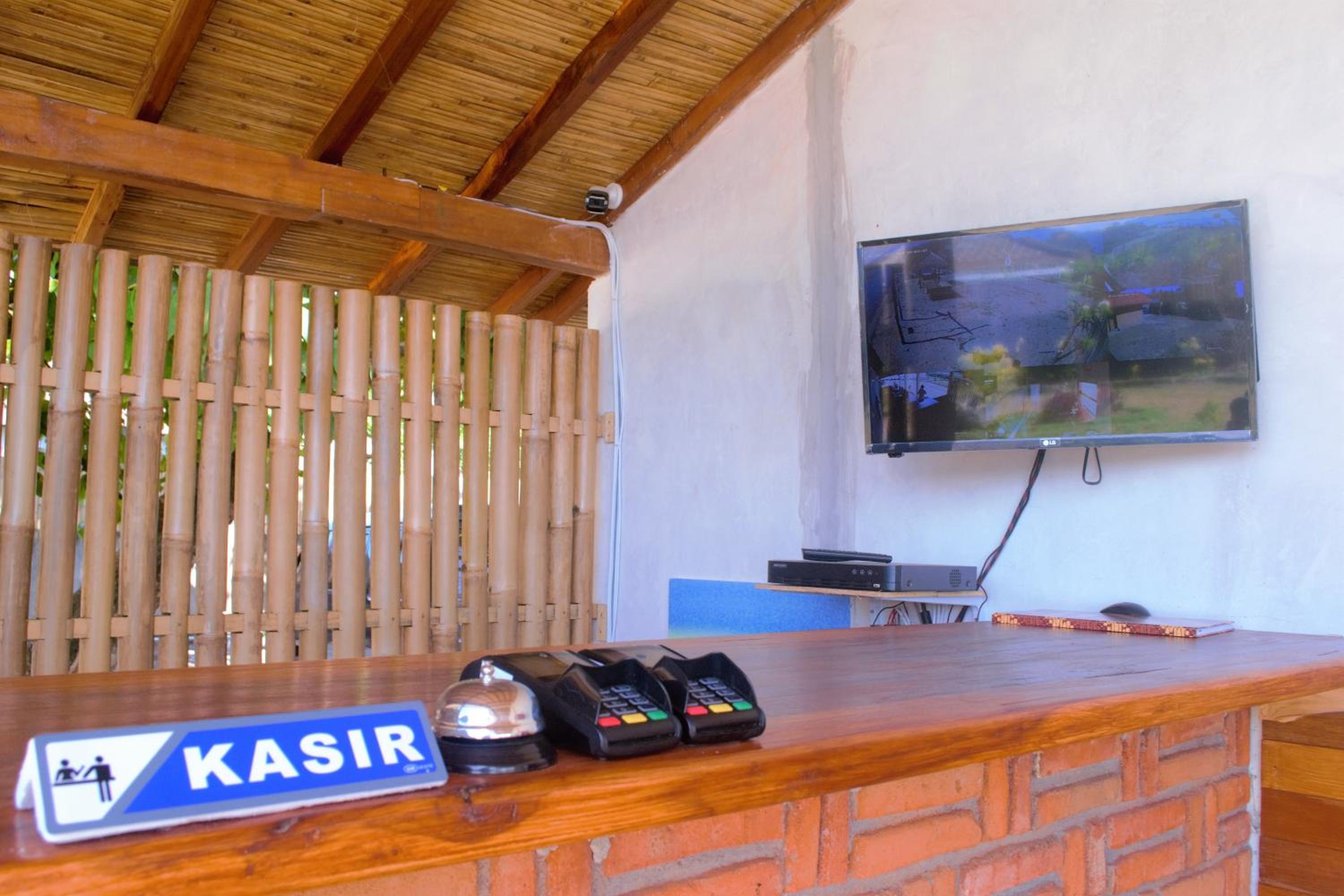 Lobby & Reception