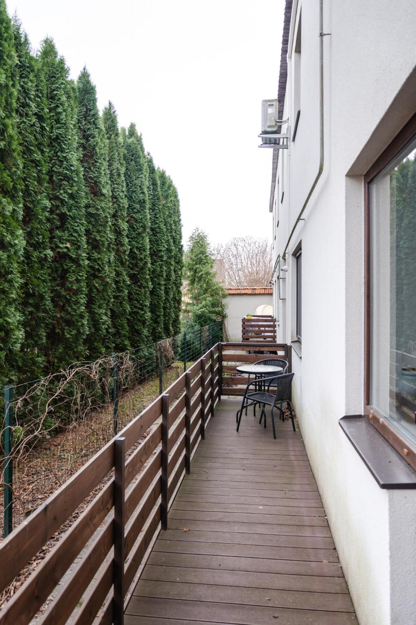 Near park apartment with balcony view 3
