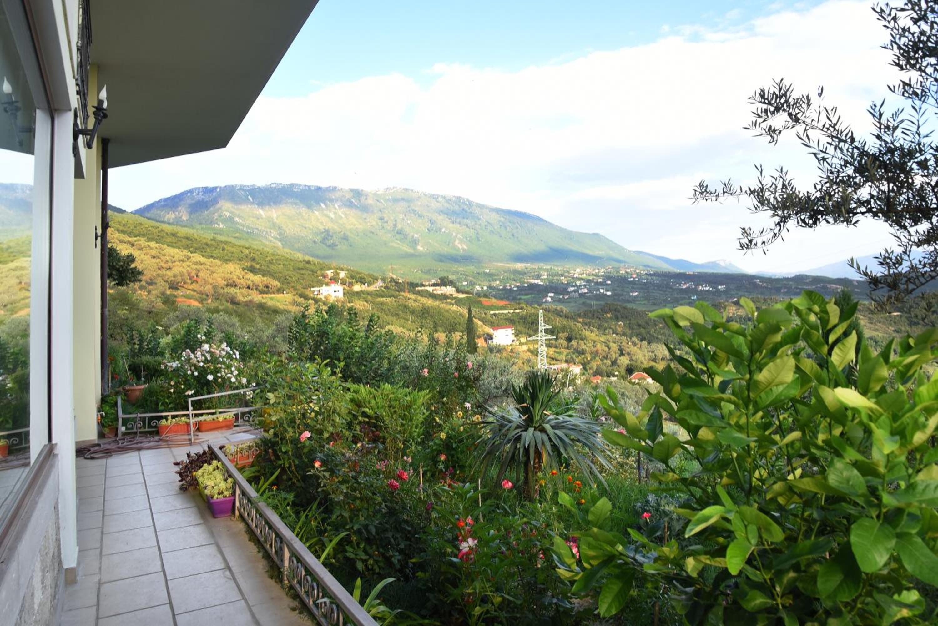 #IoniaHouse Surrel Villa
