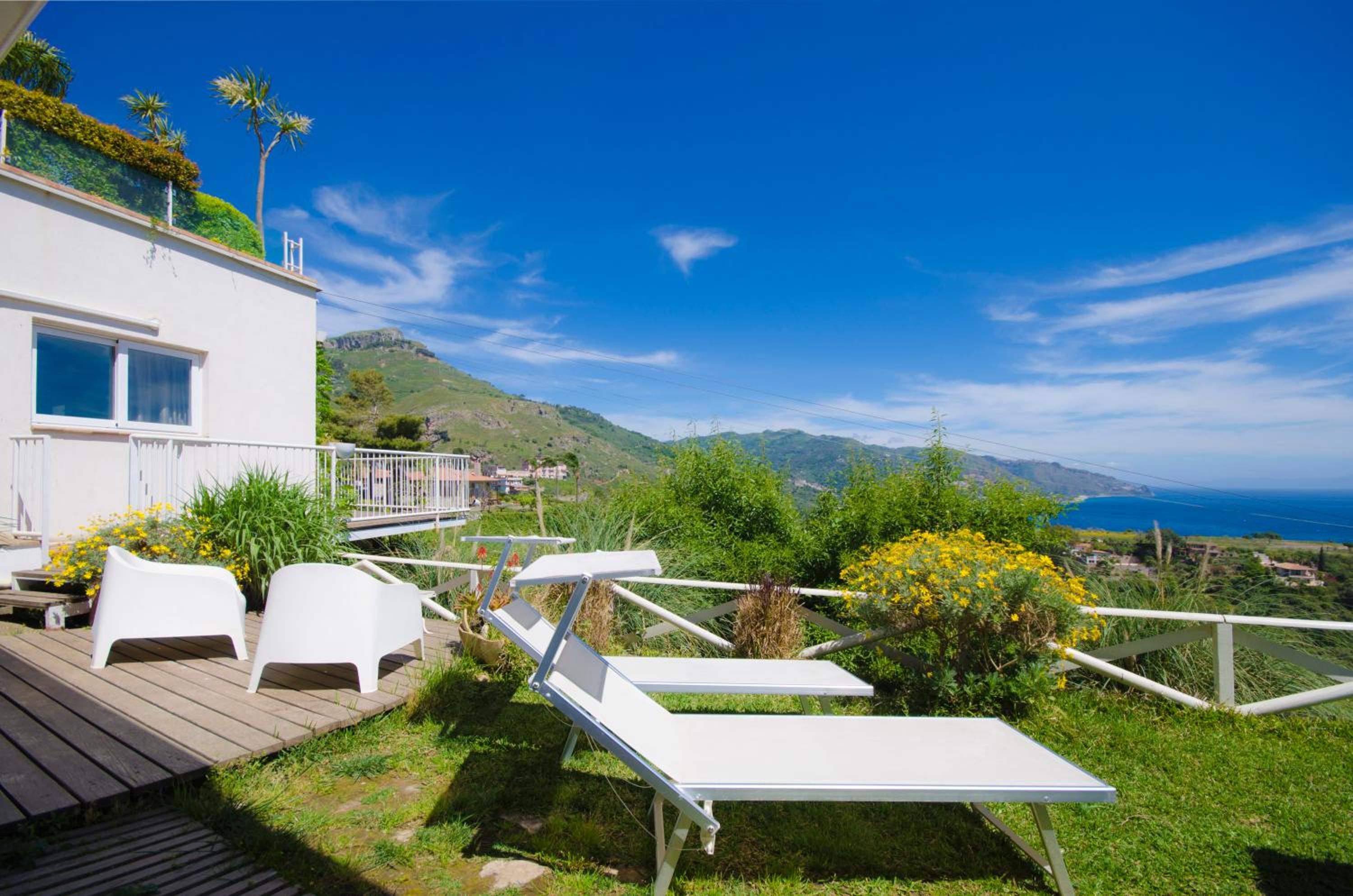 Luxury Taorum villa with spectacular sea views in Taormina
