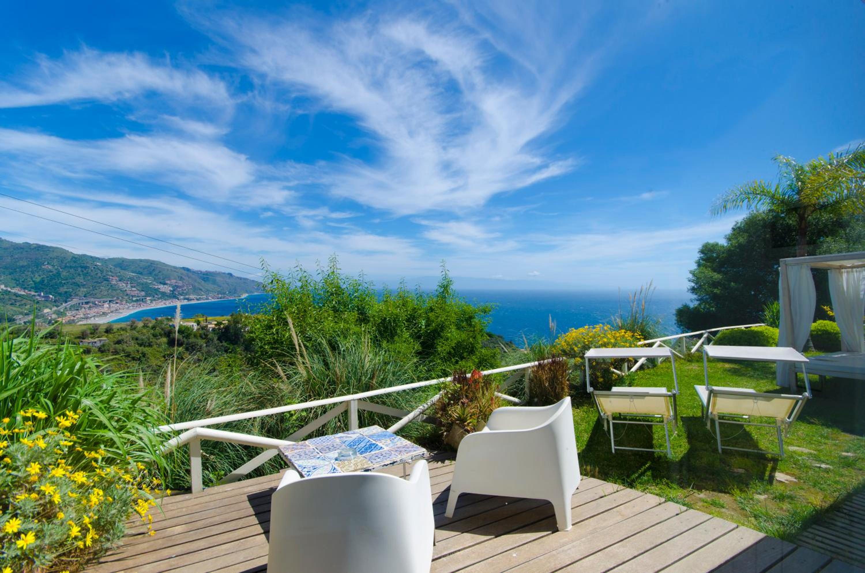 Luxury Taorum villa with spectacular sea views in Taormina
