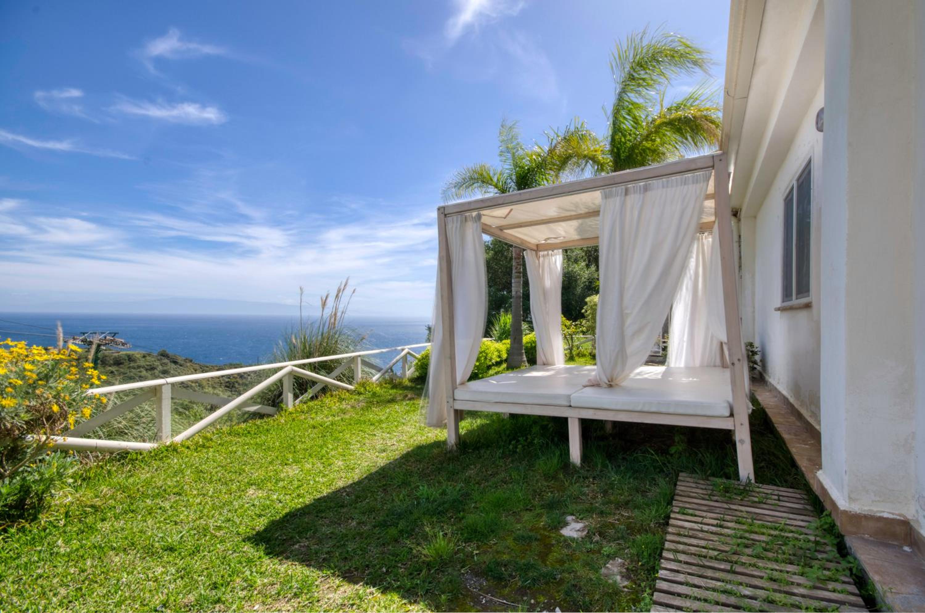 Luxury Taorum villa with spectacular sea views in Taormina