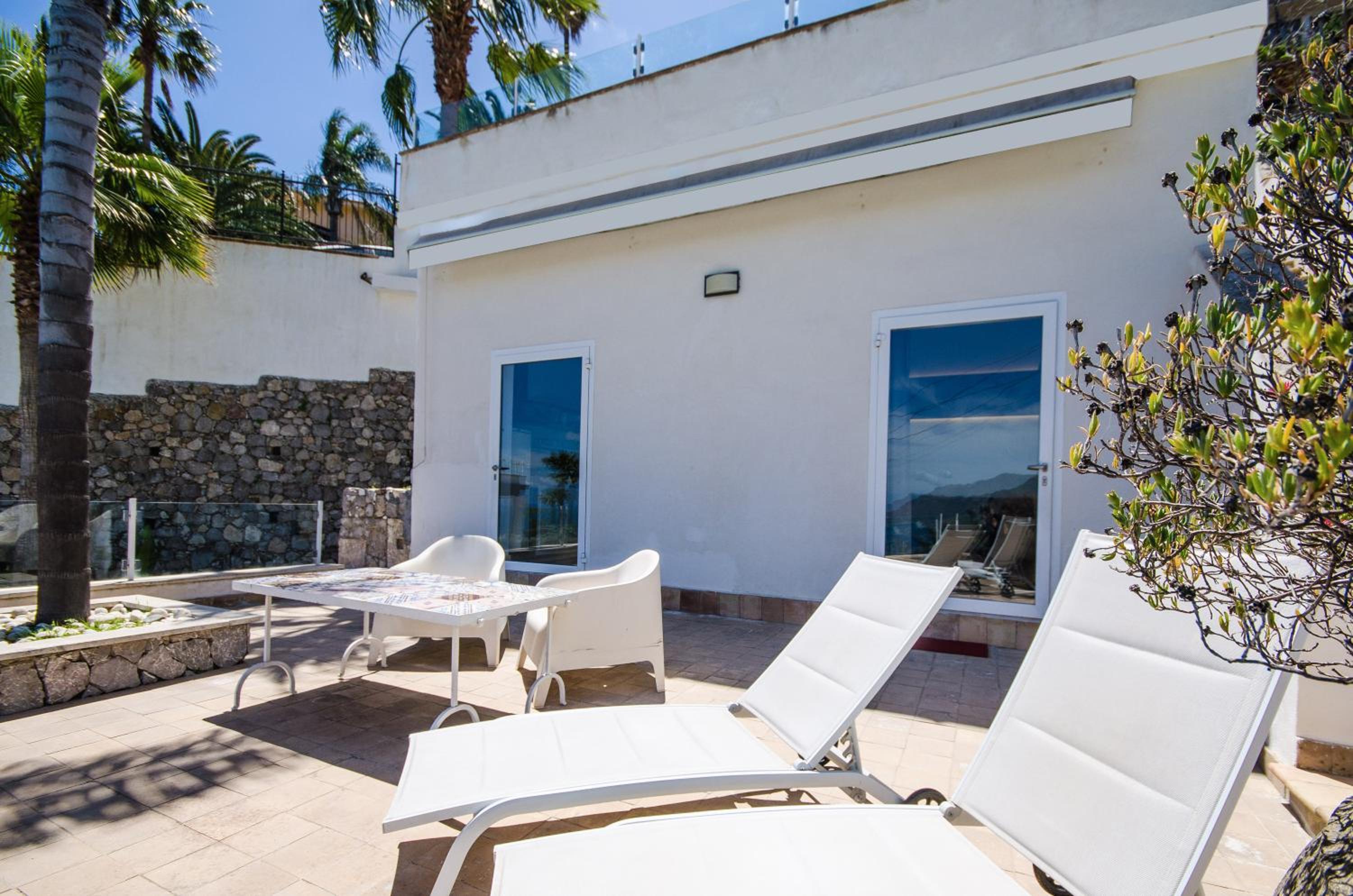 Luxury Taorum villa with spectacular sea views in Taormina