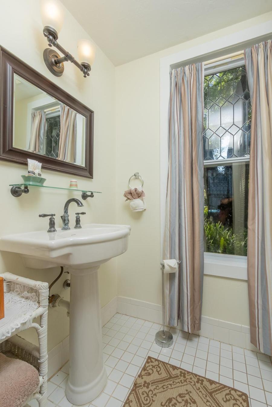 Herlong Mansion Bed & Breakfast