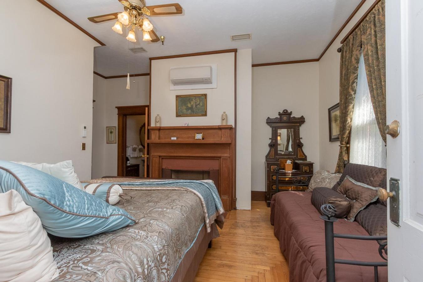Herlong Mansion Bed & Breakfast