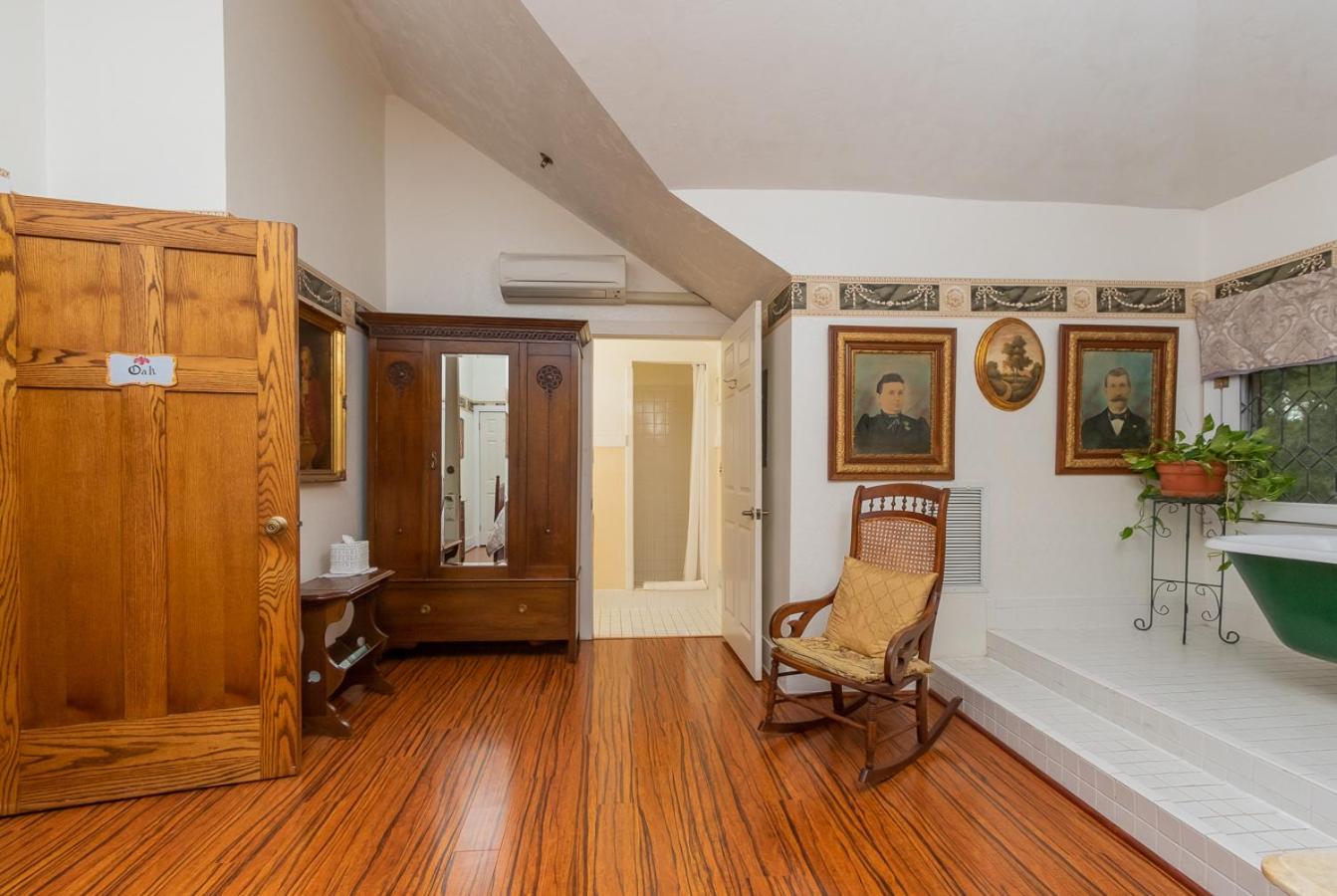 Herlong Mansion Bed & Breakfast
