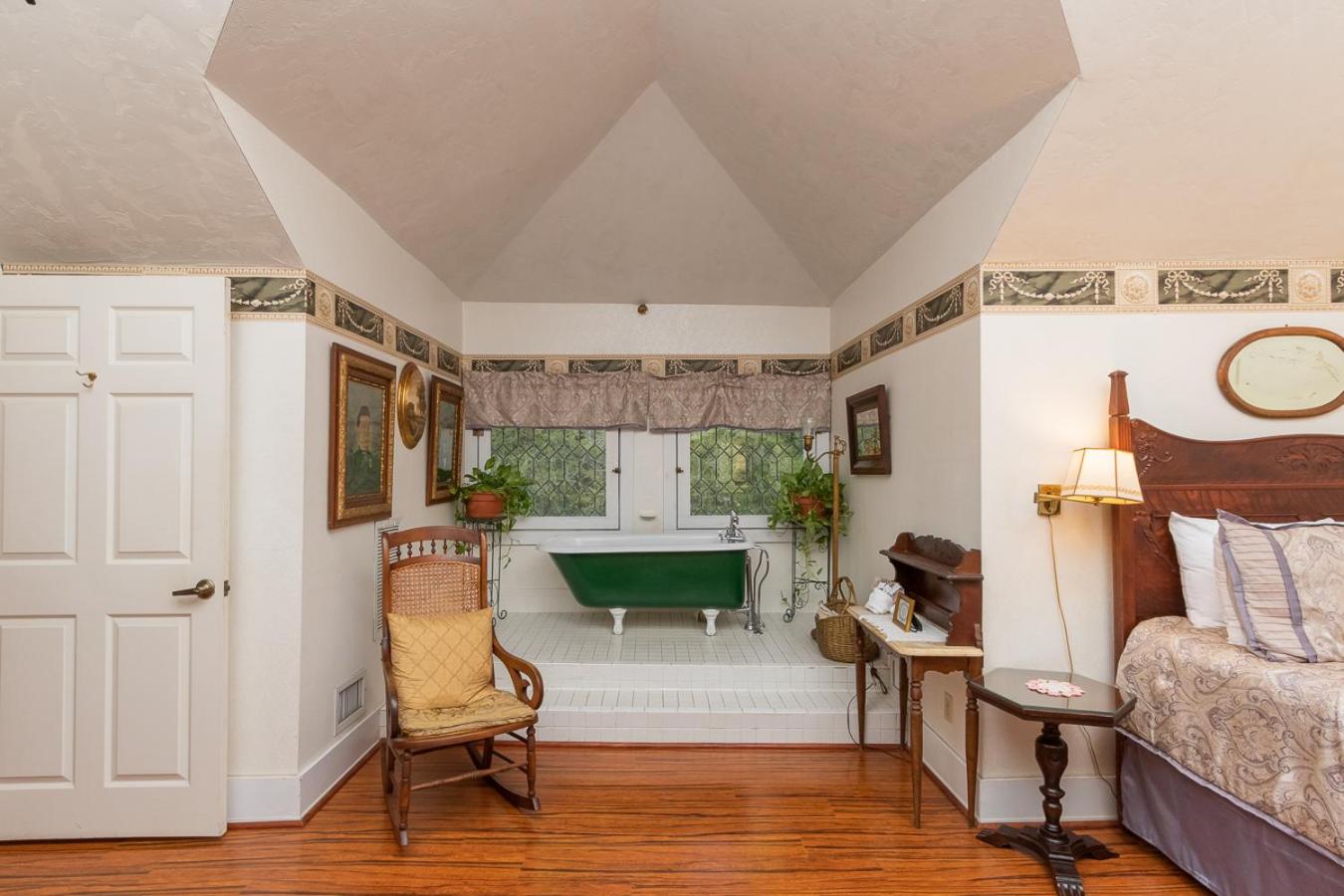 Herlong Mansion Bed & Breakfast