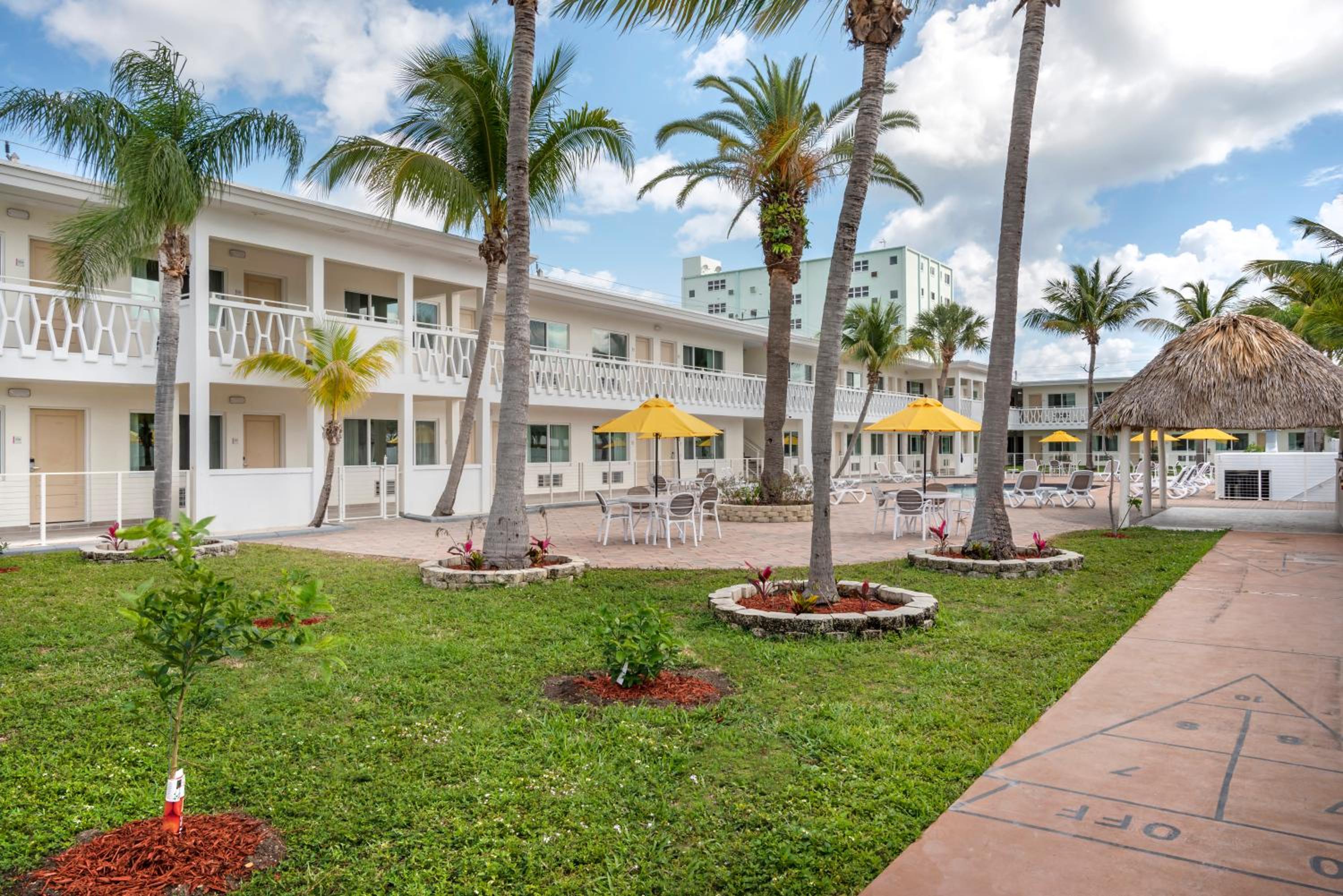 Downtown Hollywood Gardens Inn & Suites