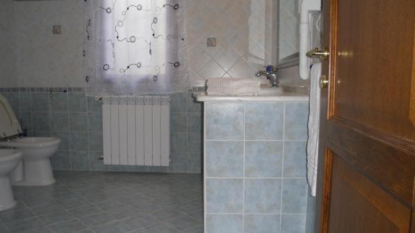 B&B La Collina en Posada — bathroom