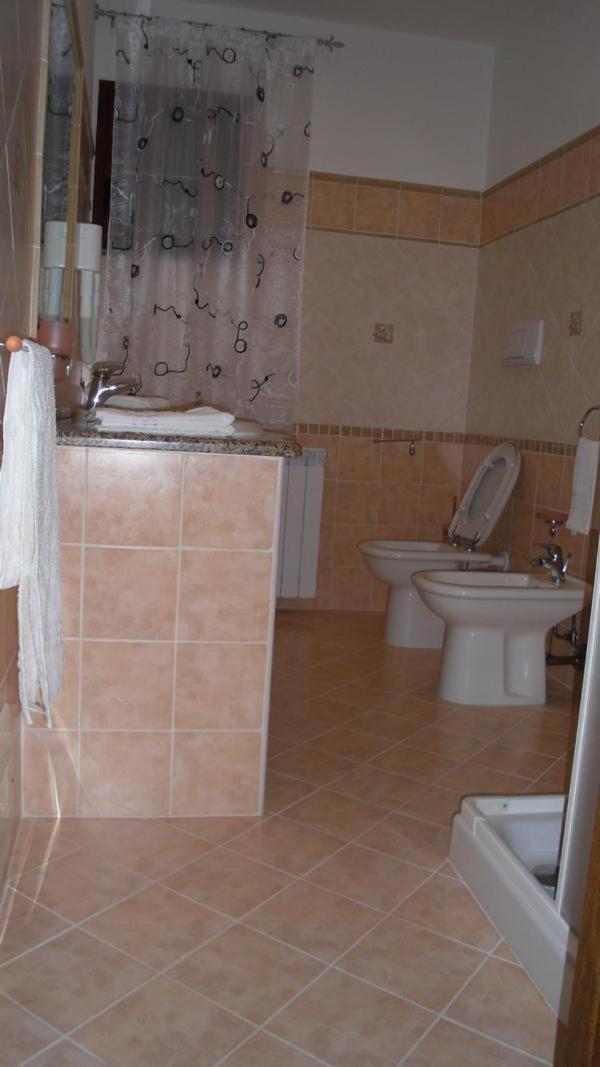B&B La Collina en Posada — bathroom