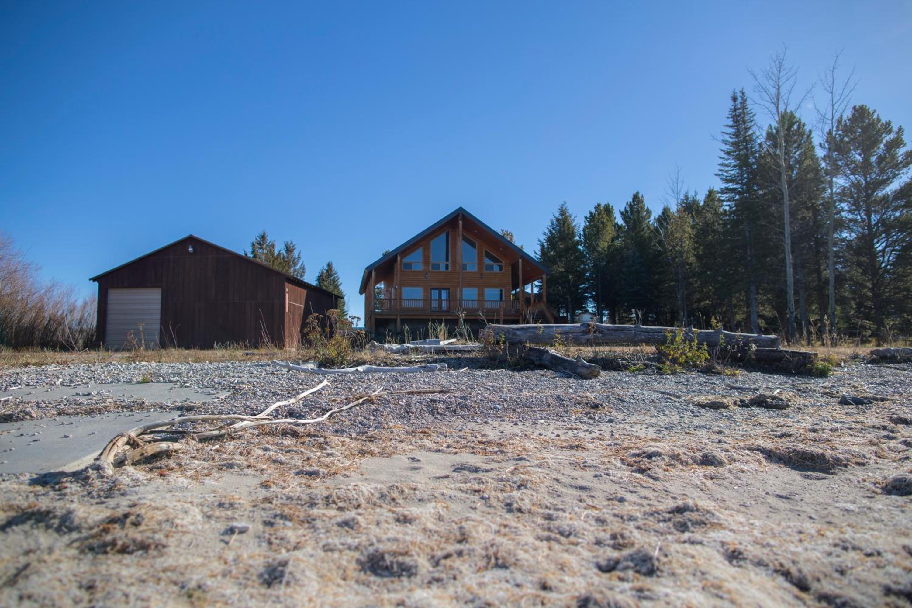 Duck Duck Goose by KABINO Lakeside Luxury Log Cabin Easy Access and Huge Views On Henrys Lake WiFi Satellite