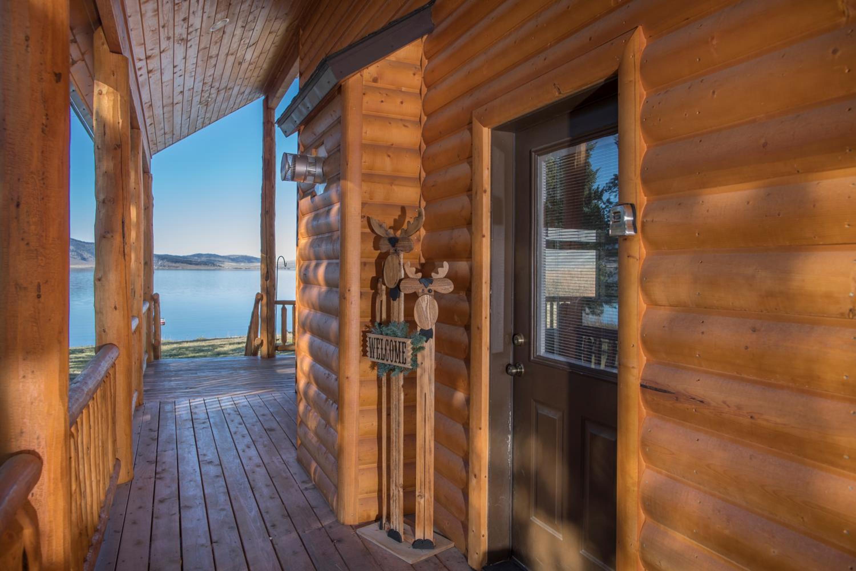 Duck Duck Goose by KABINO Lakeside Luxury Log Cabin Easy Access and Huge Views On Henrys Lake WiFi Satellite