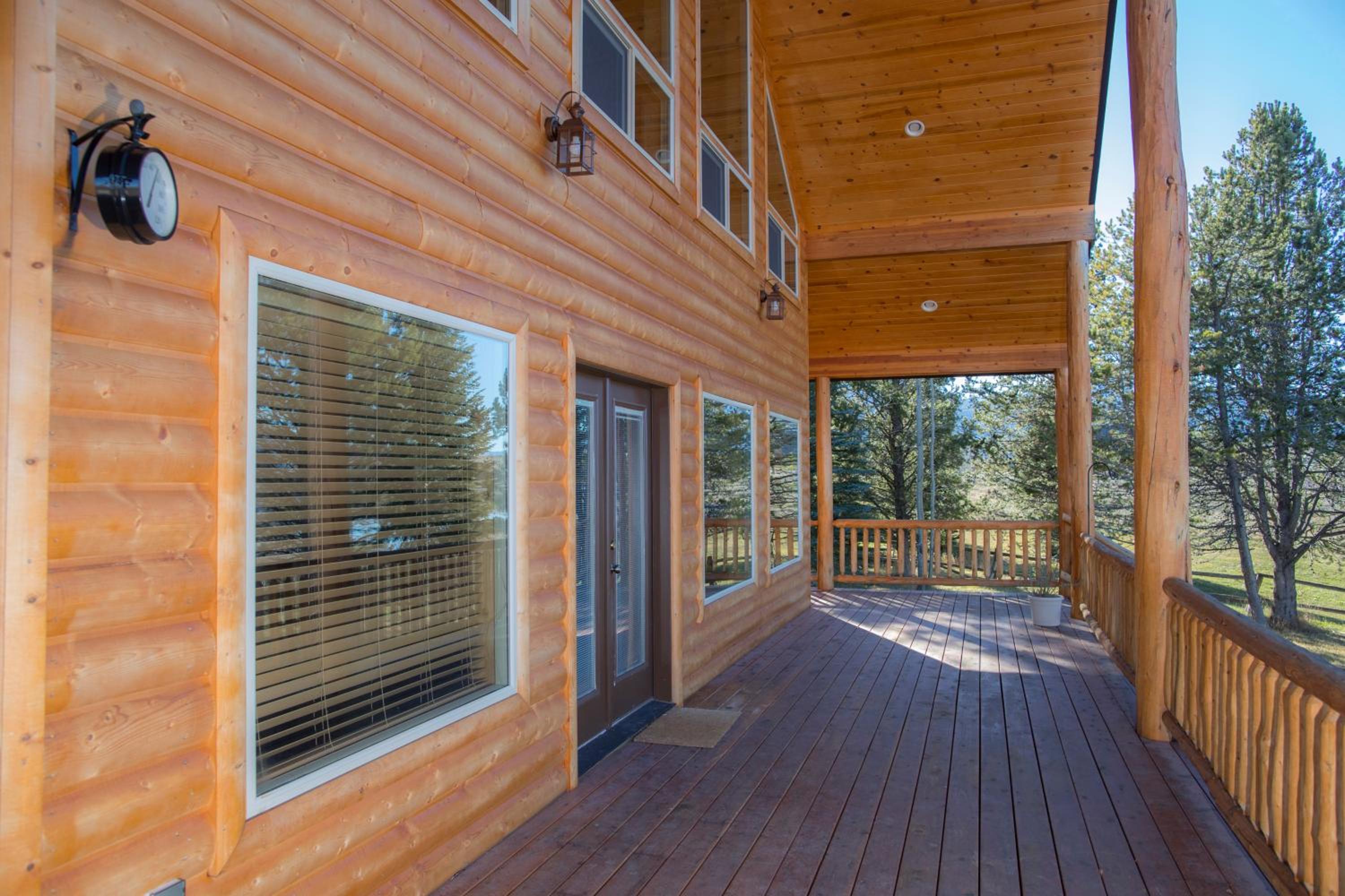 Duck Duck Goose by KABINO Lakeside Luxury Log Cabin Easy Access and Huge Views On Henrys Lake WiFi Satellite