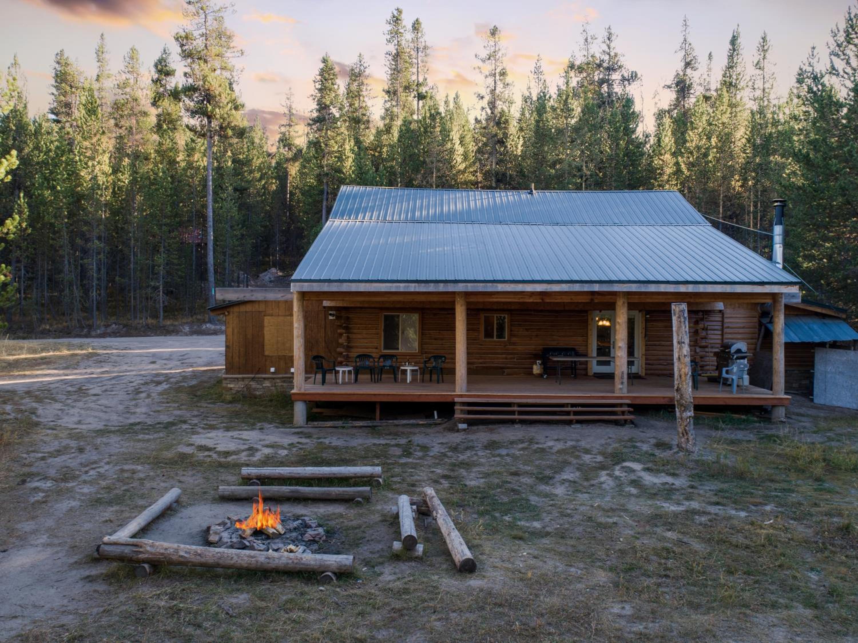 Grey Wolf Retreat by KABINO Sleeps 20 Commercial Kitchen Fire Pit WiFi Bunk Beds view 5