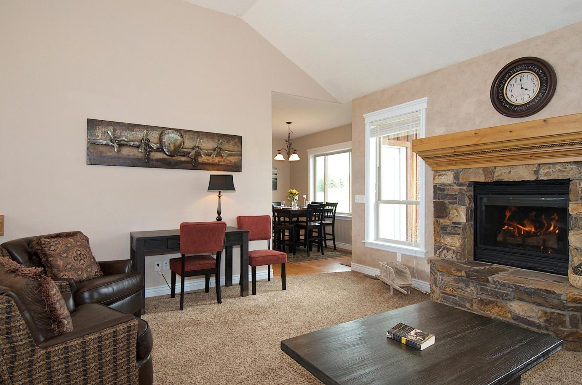 Teton Harmony by KABINO Hot Tub Pool Table Fire Pit Mtn Views 2 Levels 2 Living Rooms WiFi Grill view 4