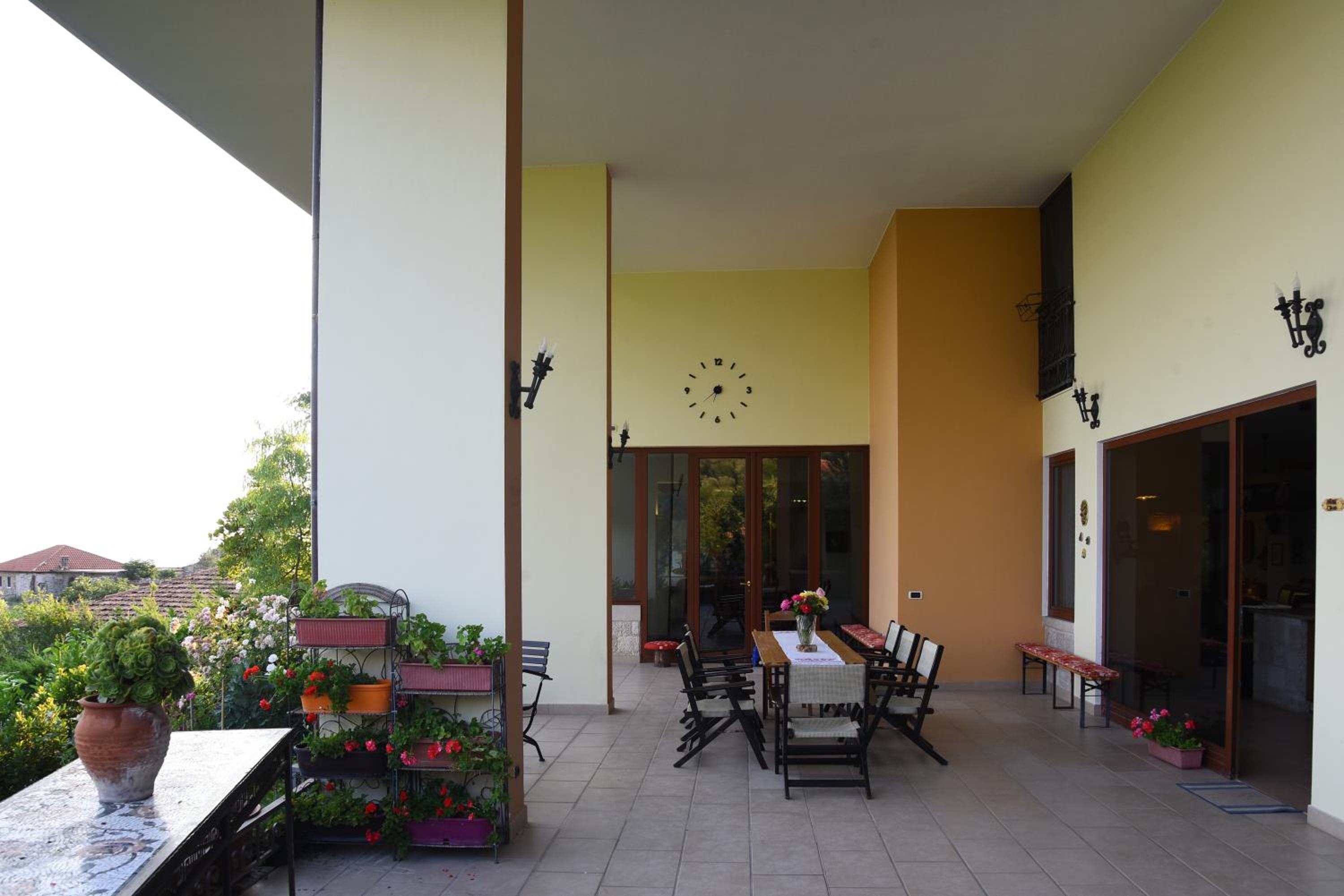 #IoniaHouse Surrel Villa