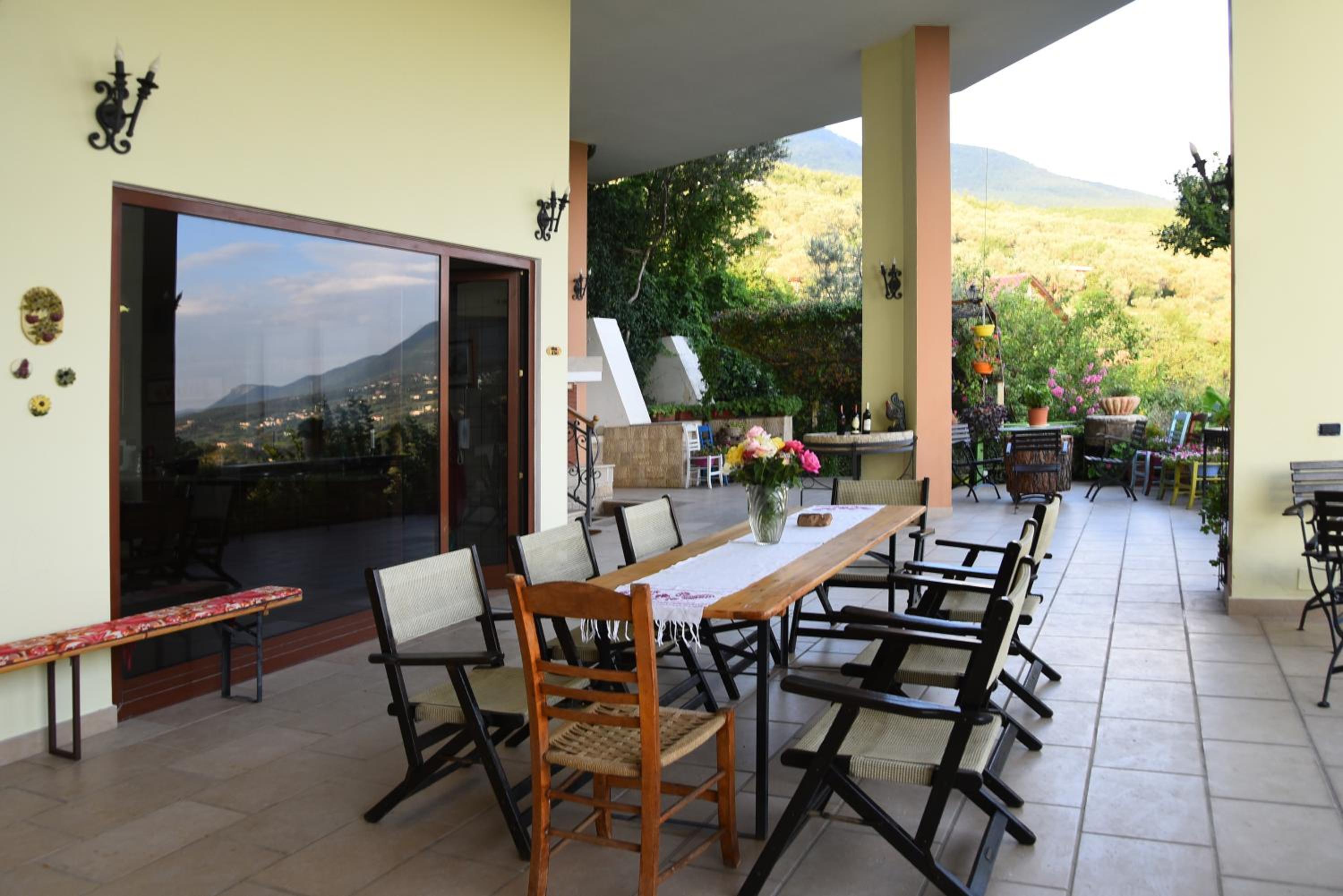 #IoniaHouse Surrel Villa