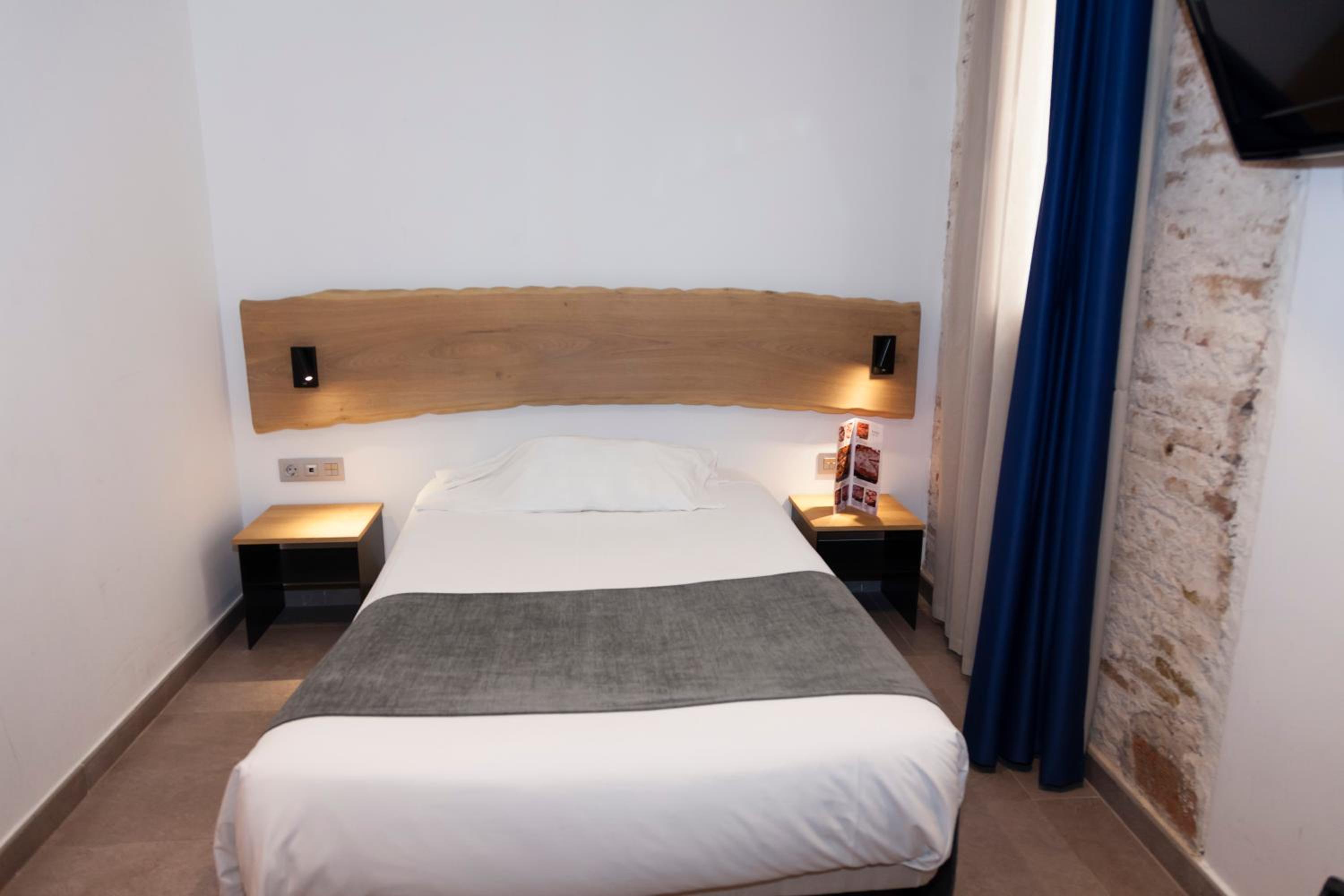 Hostal Paris