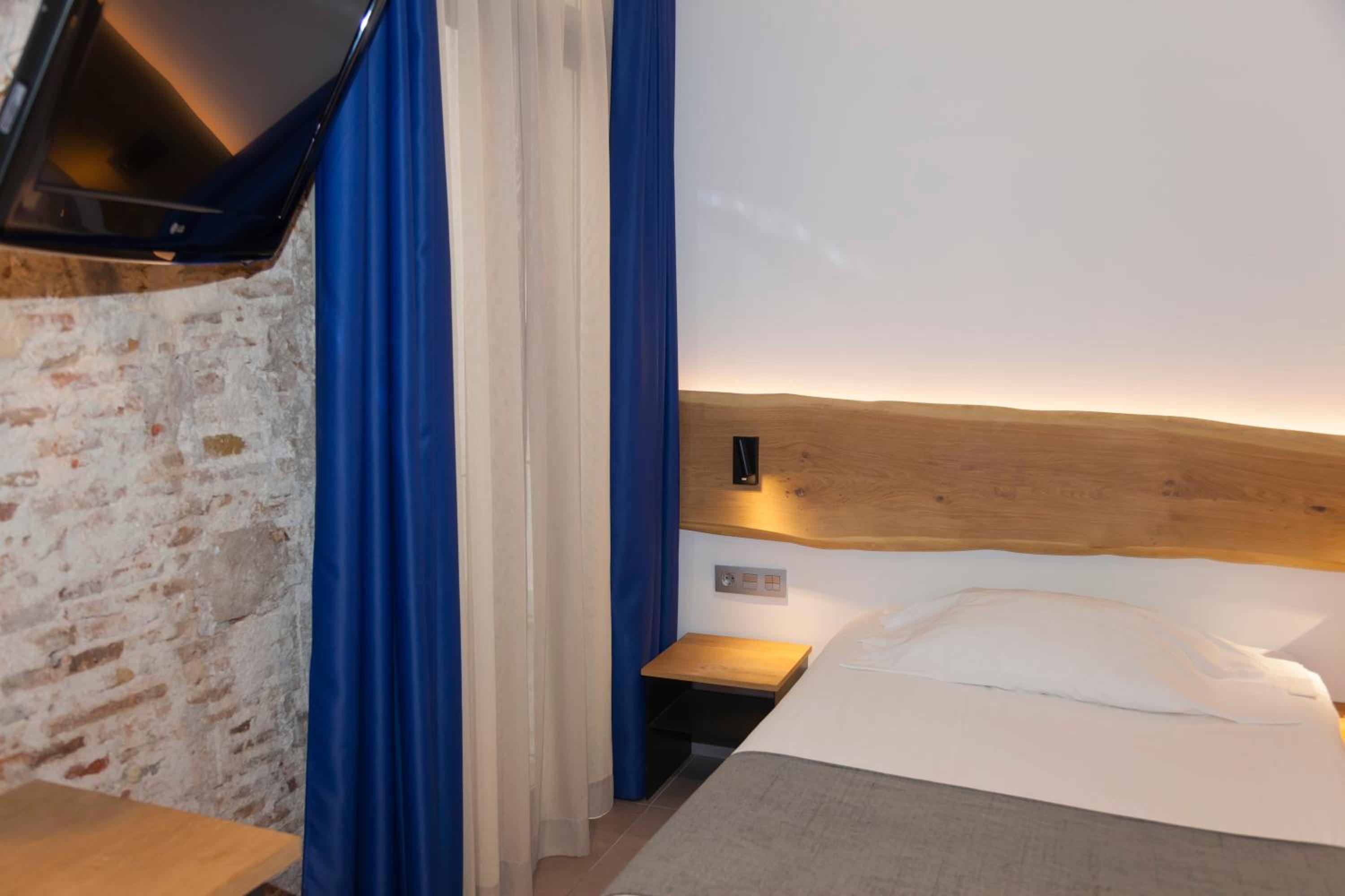 Hostal Paris