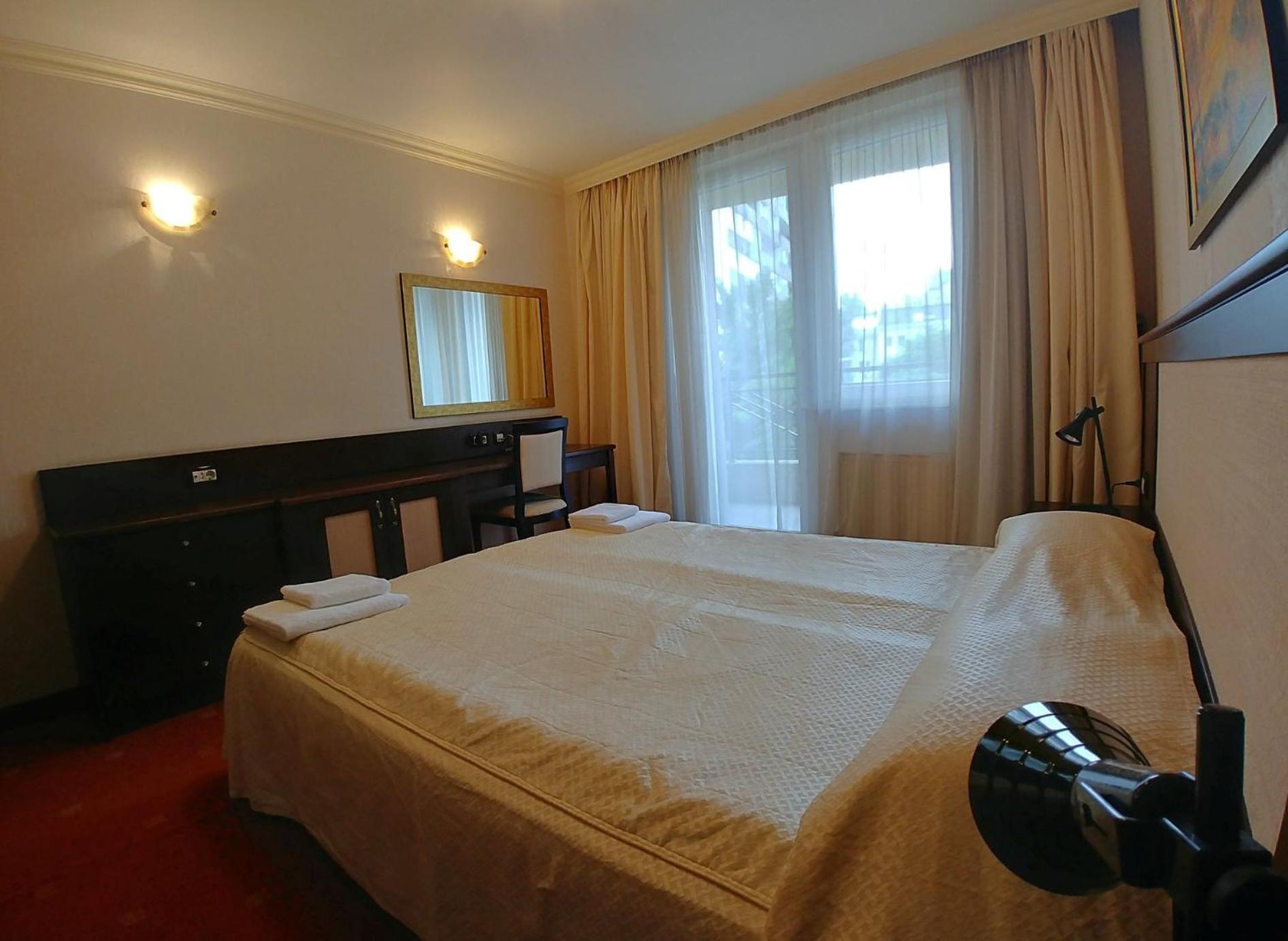 Aparthouse Borovo near Bulgaria Mall, free street parking view 5
