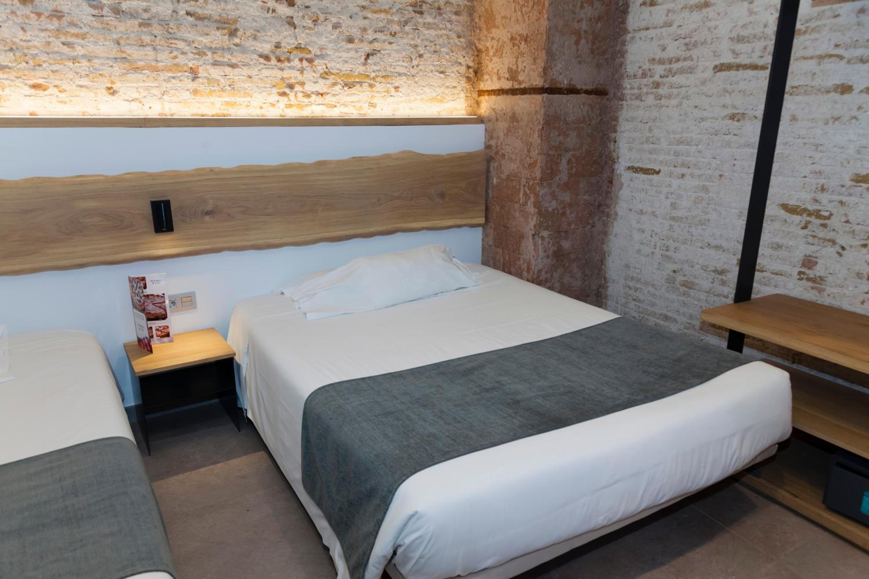 Hostal Paris
