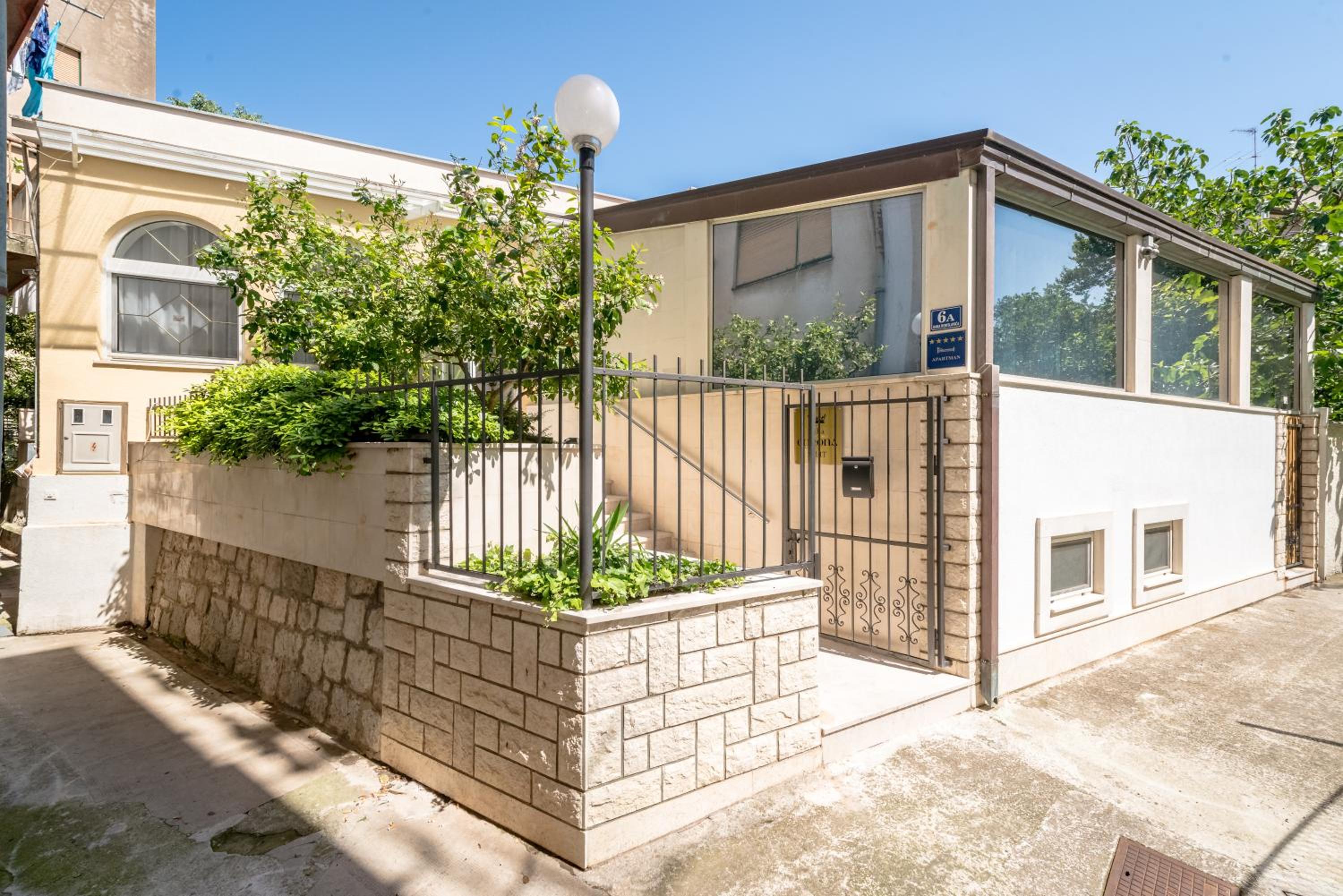 Hotel Villa Corona Split - Image 1