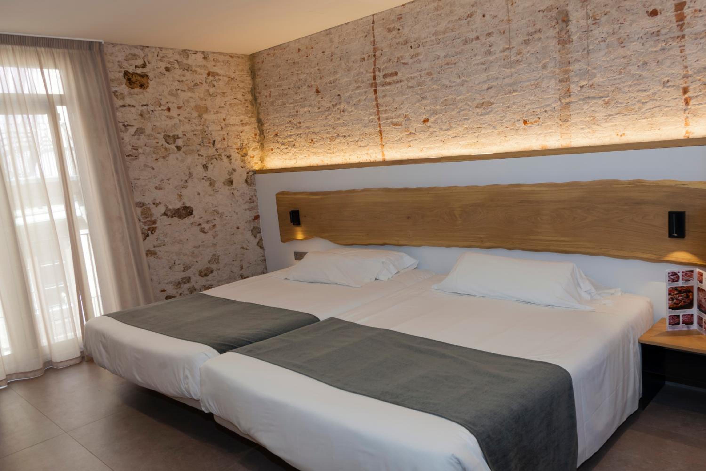 Hostal Paris