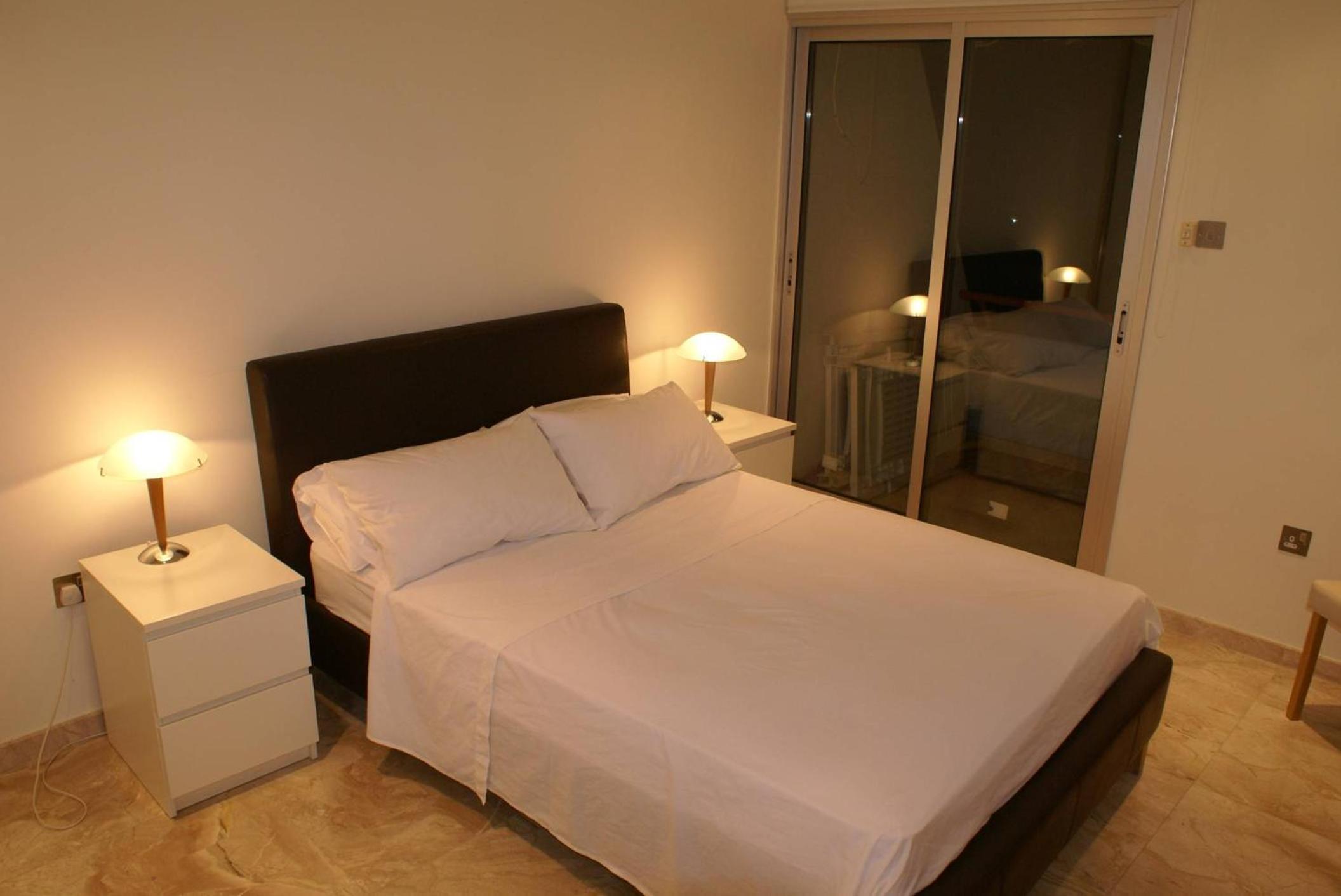Amathusia beach apartment