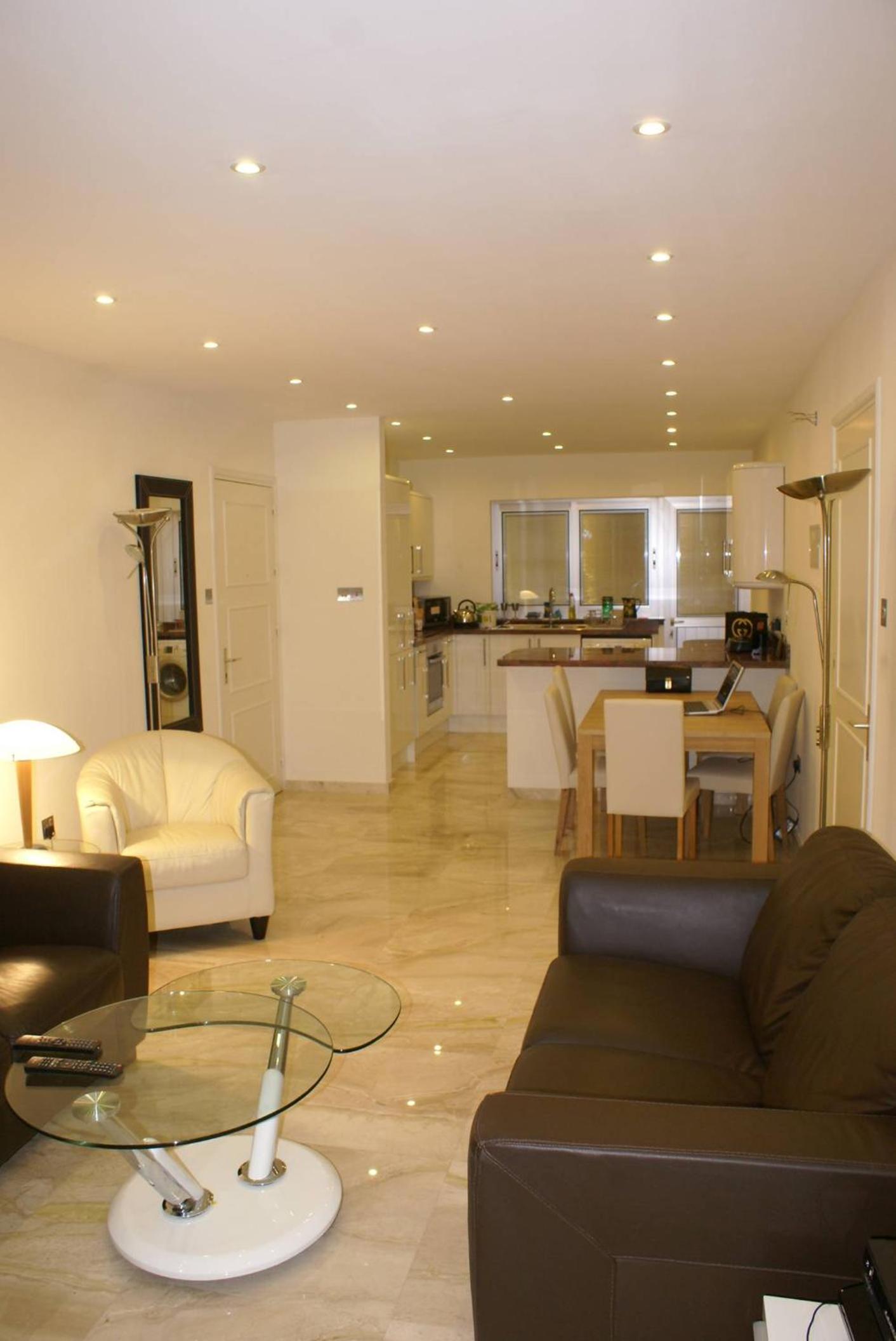 Amathusia beach apartment