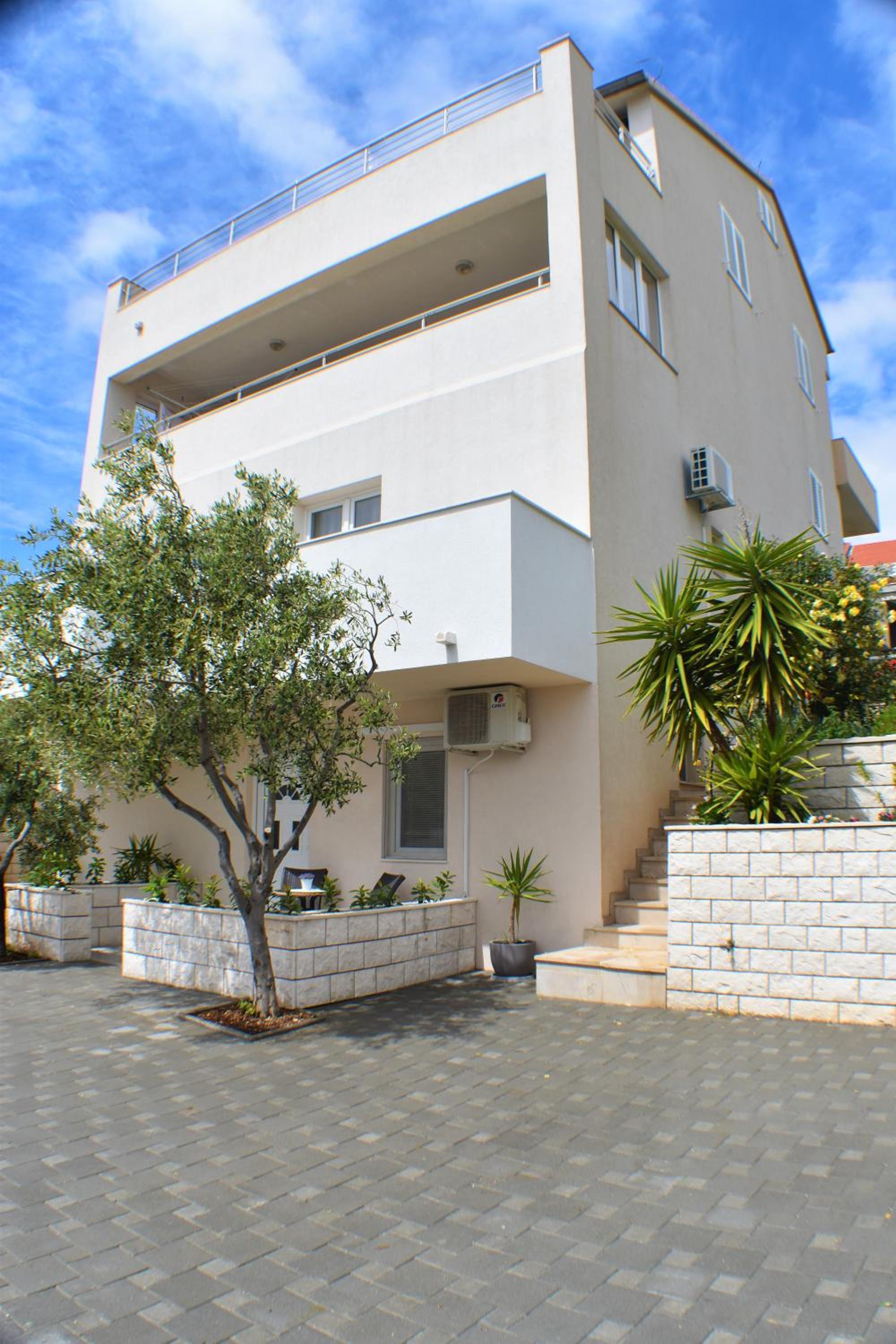 Apartments Pera