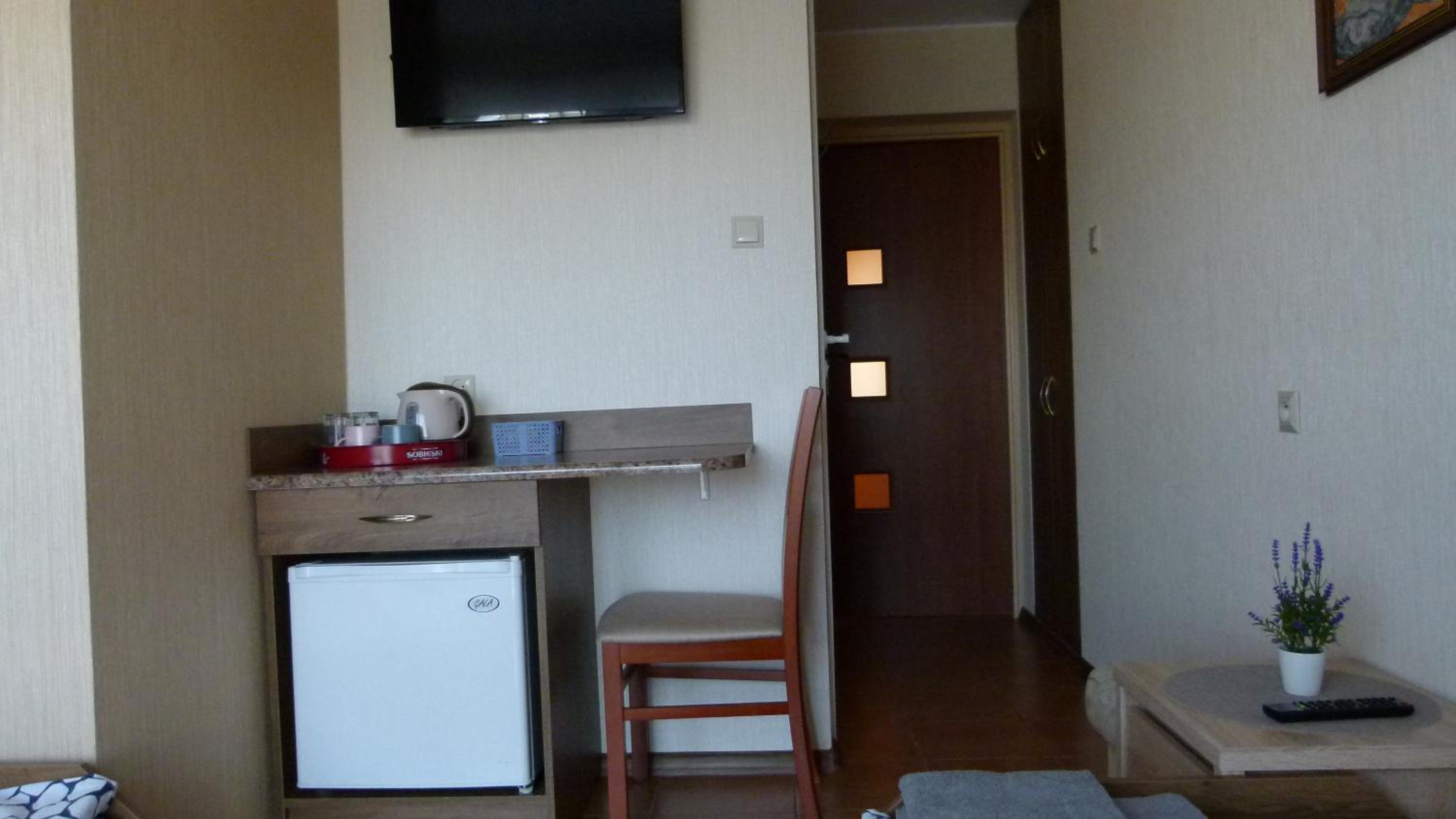 Photo 10